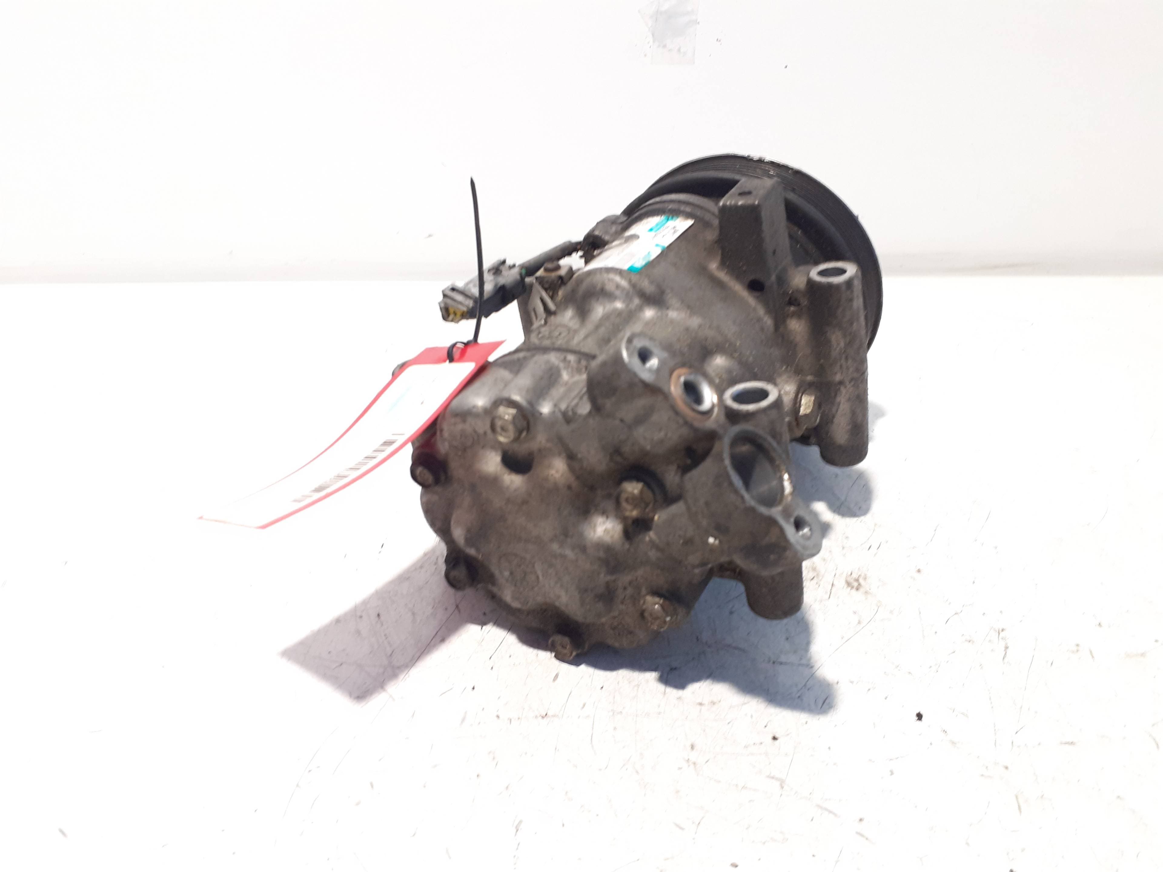 Recambio RENAULT CLIO III ref. 8200365787 3