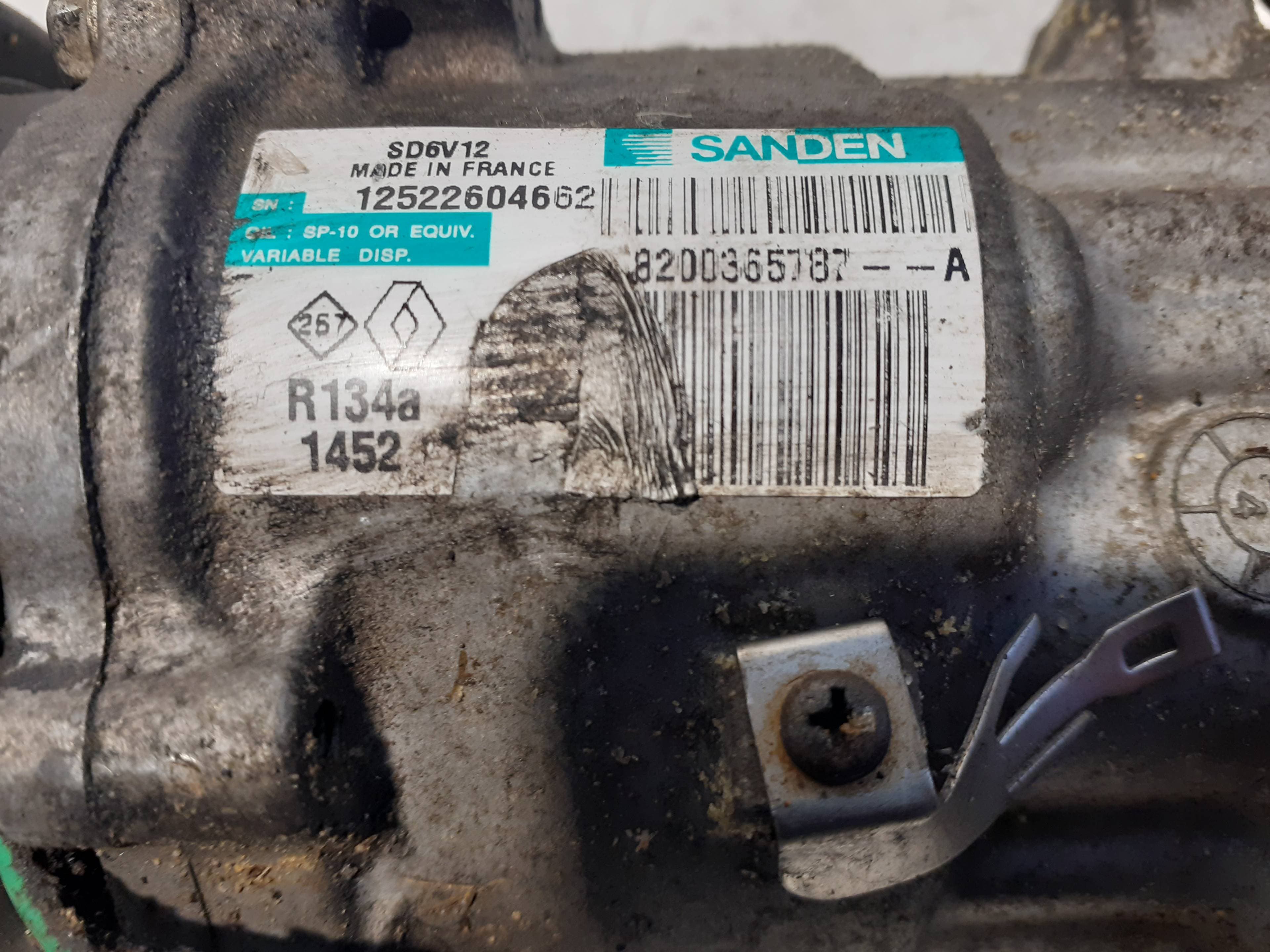 Recambio RENAULT CLIO III ref. 8200365787 2