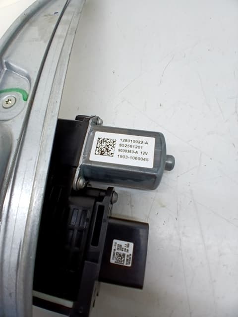 Elevalunas delantero izquierdo DACIA SANDERO 3