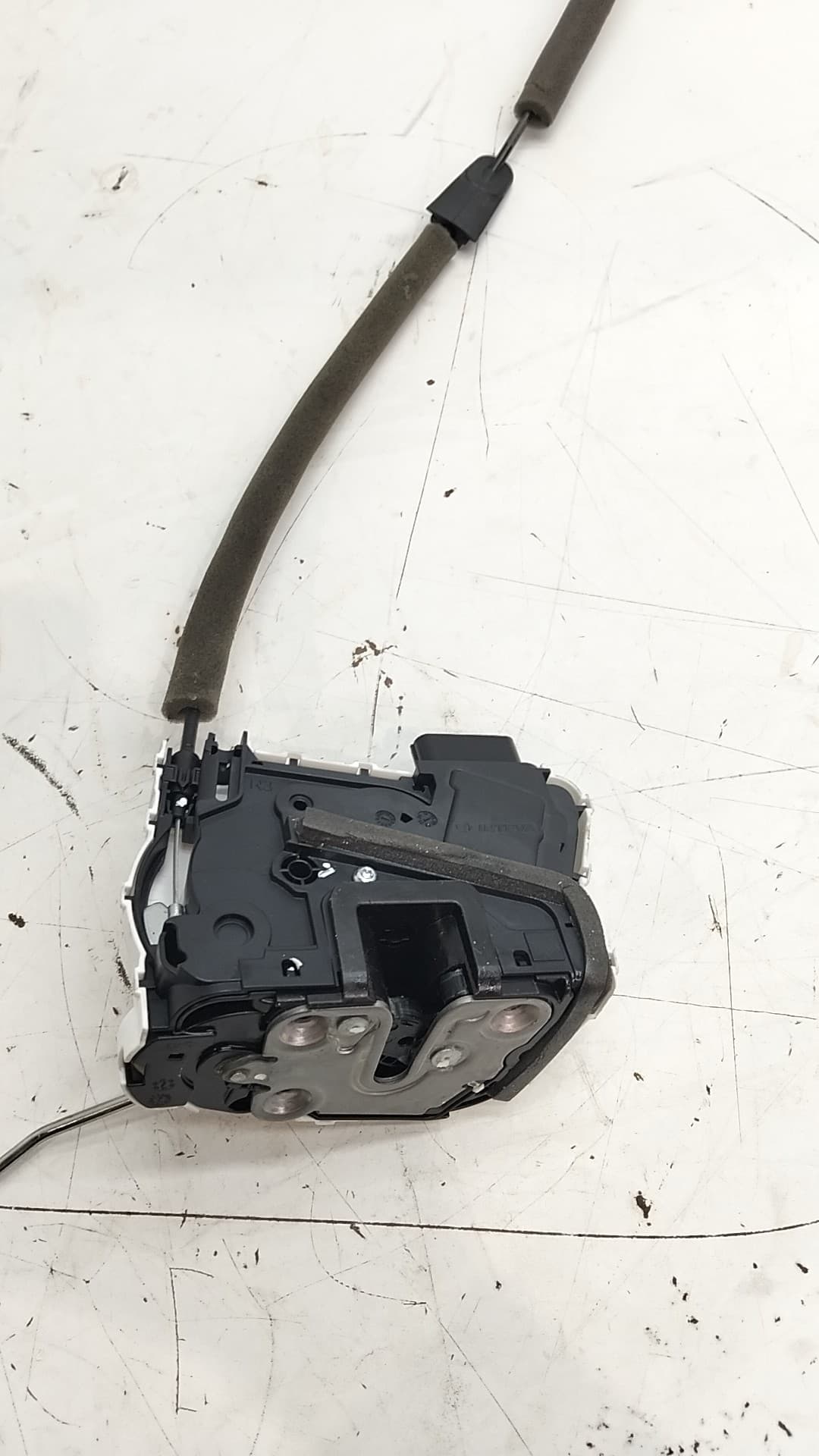 Cerradura puerta delantera derecha MG 4