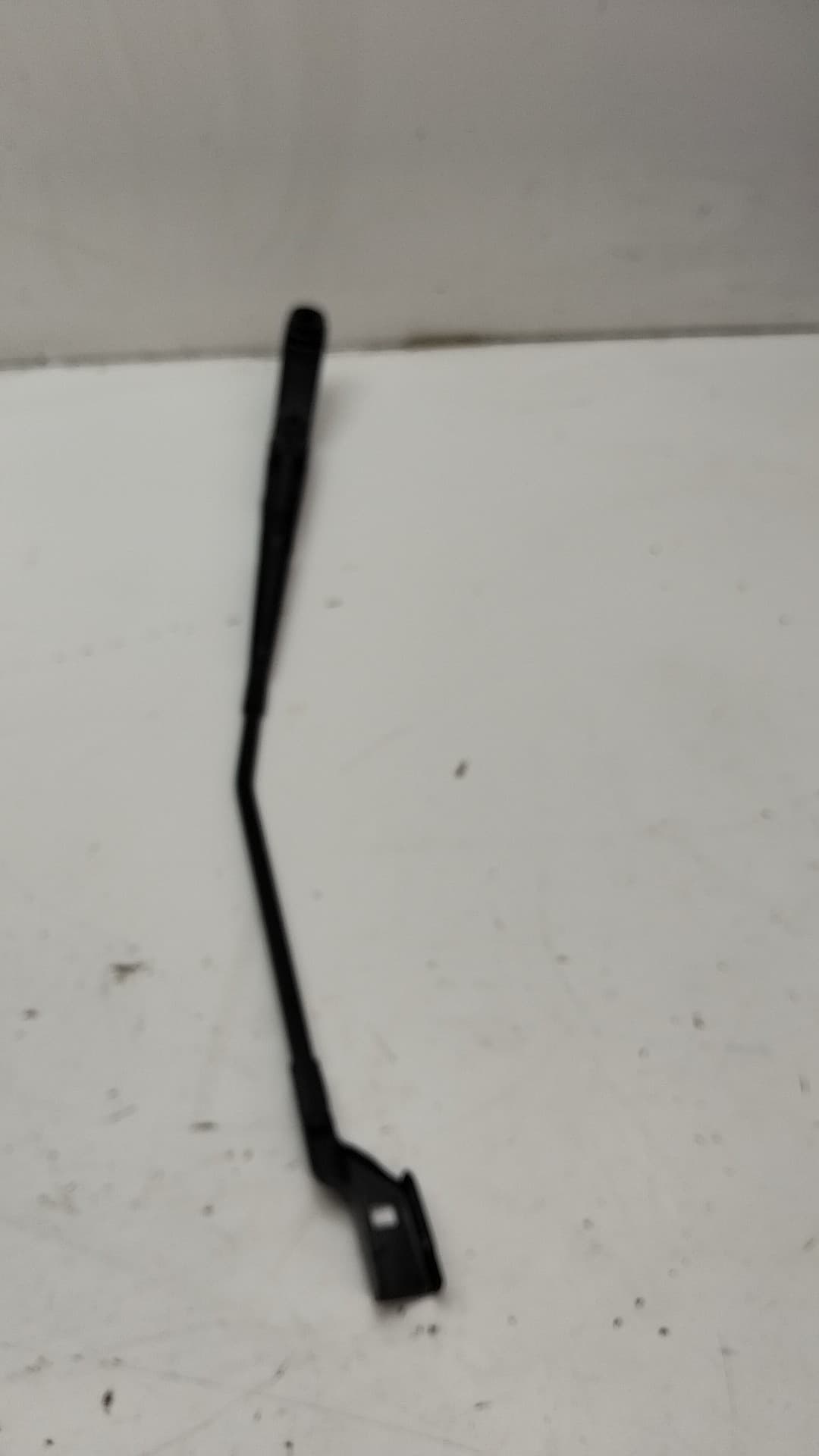 Brazo limpia delantero derecho MG 4 2