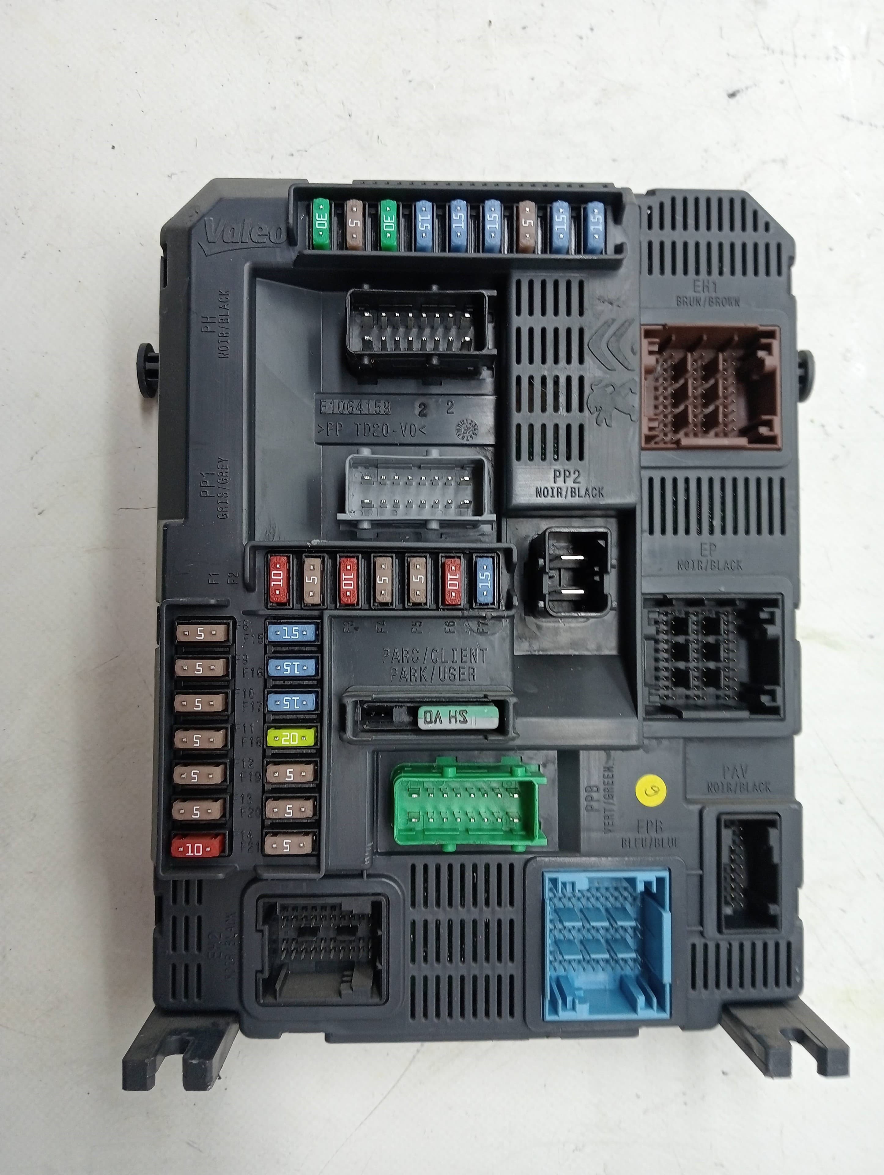 Caja precalentamiento PEUGEOT 208 2