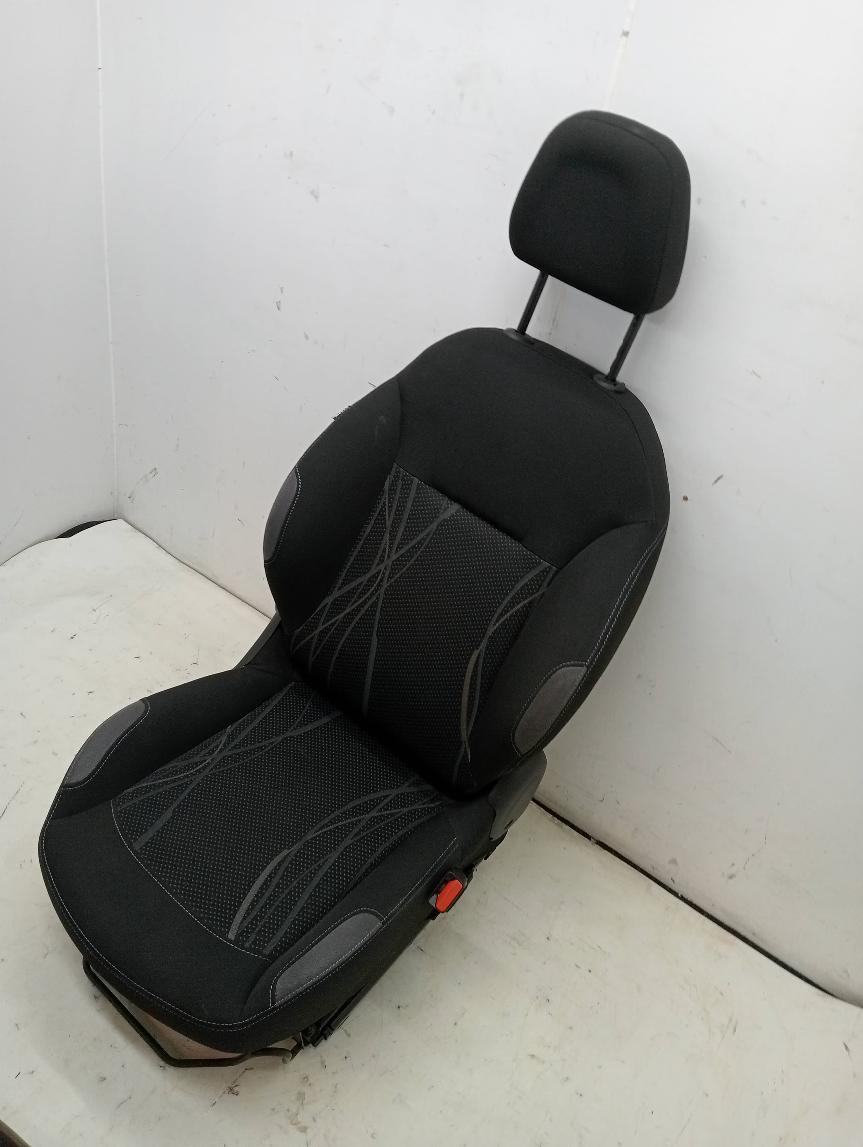 Asiento delantero derecho PEUGEOT 208 3