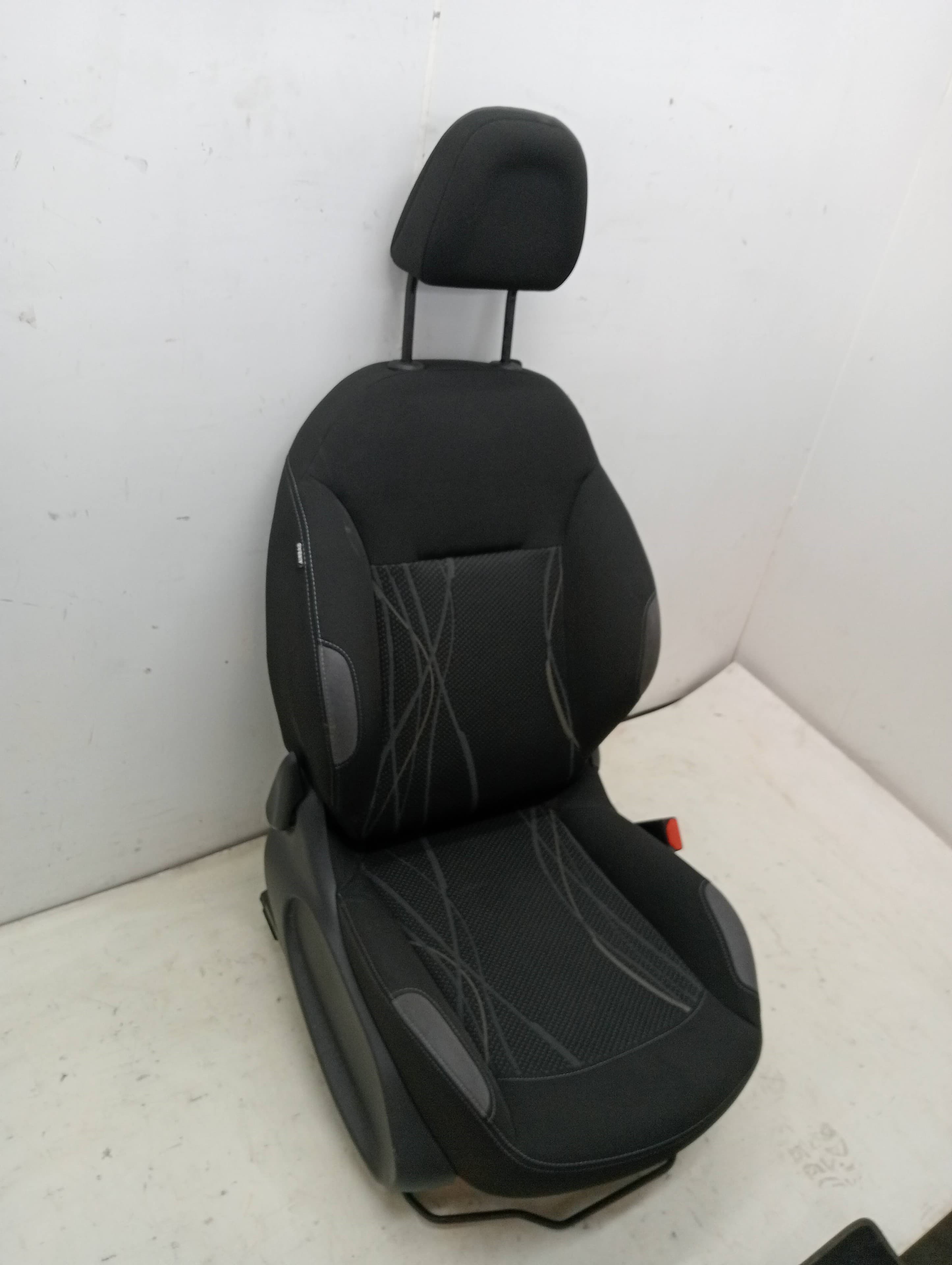 Asiento delantero derecho PEUGEOT 208 2