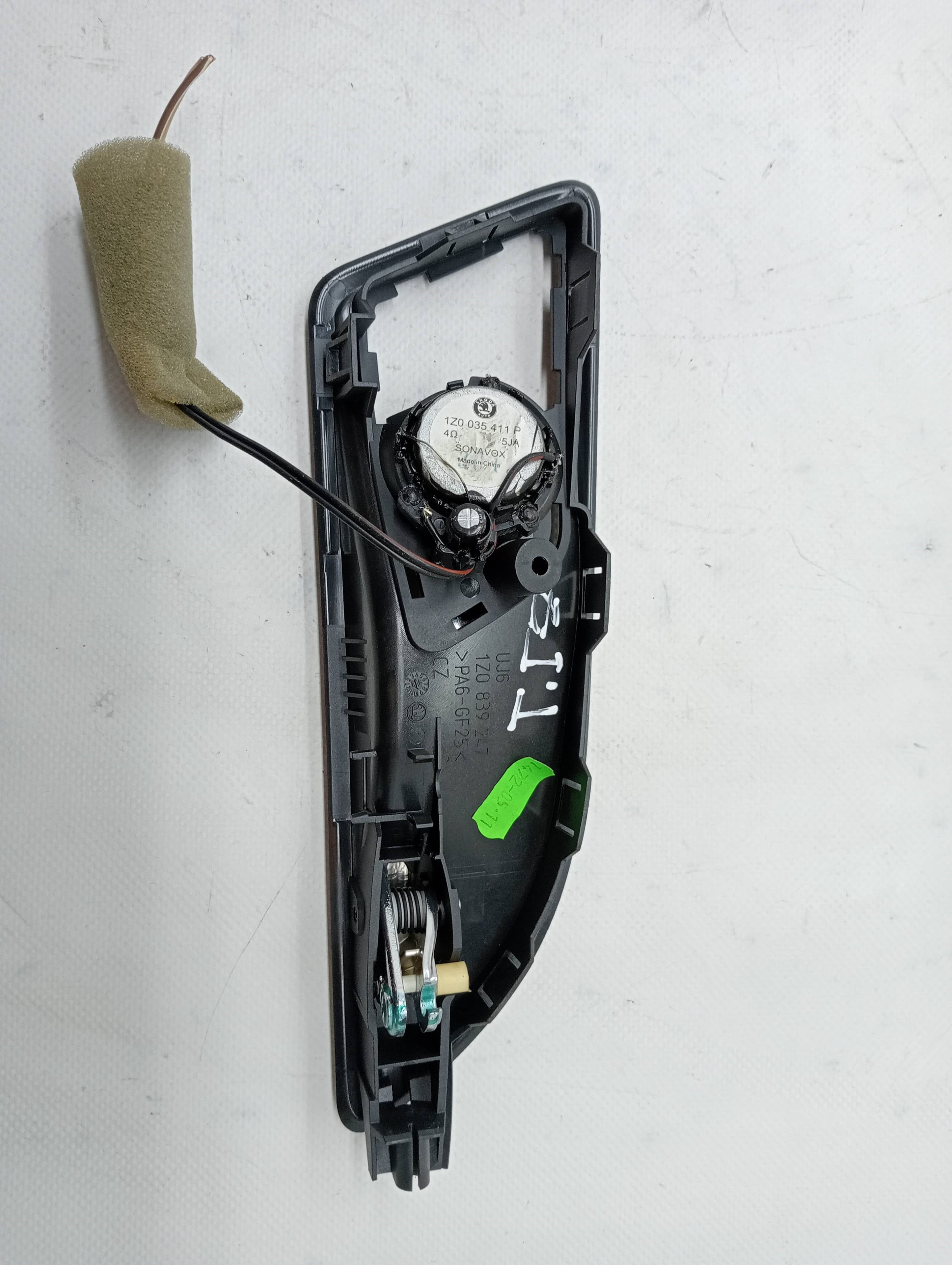 Maneta interior trasera izquierda SKODA OCTAVIA COMBI (5E5) 2