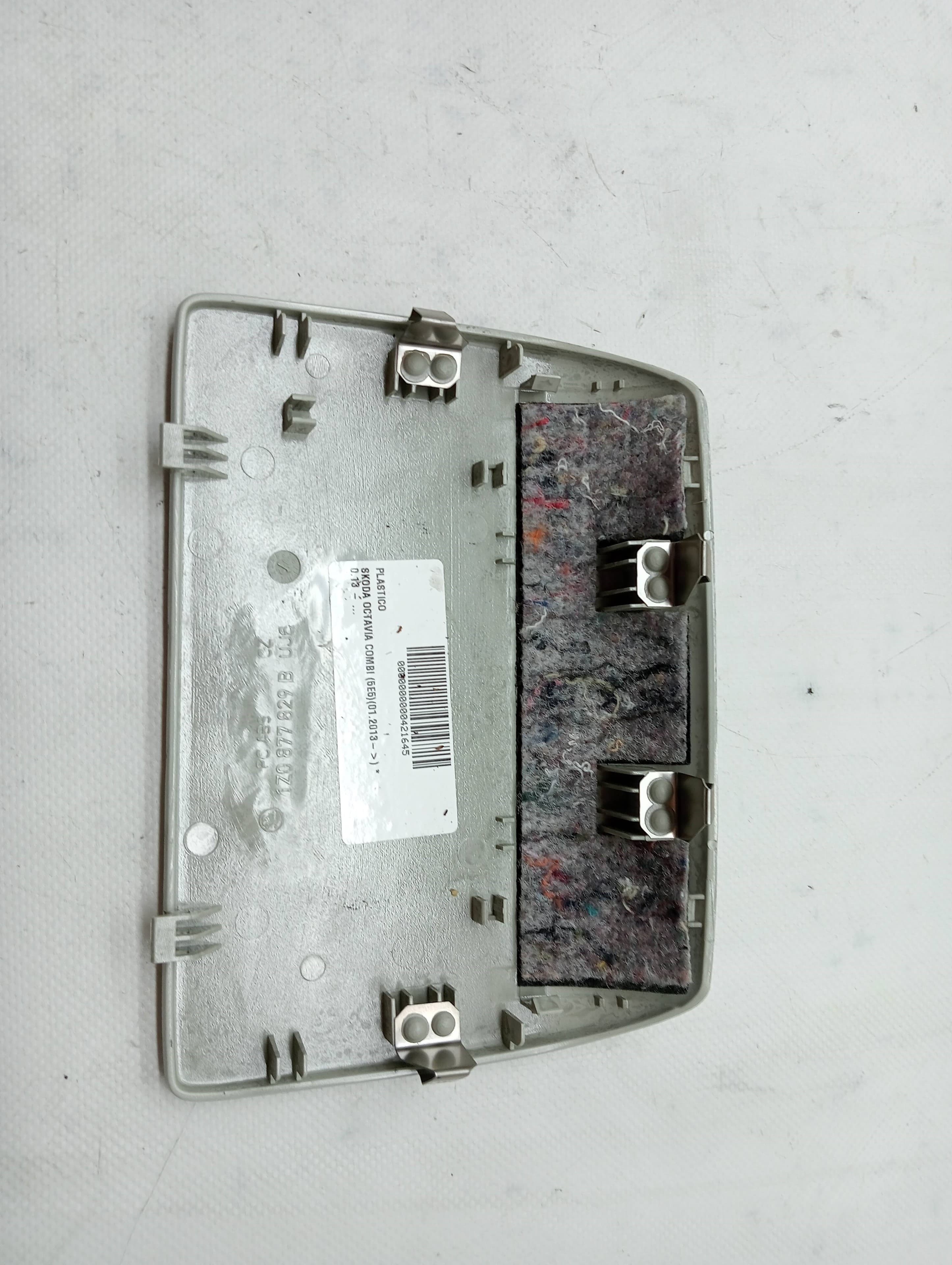 Plastico SKODA OCTAVIA COMBI (5E5)