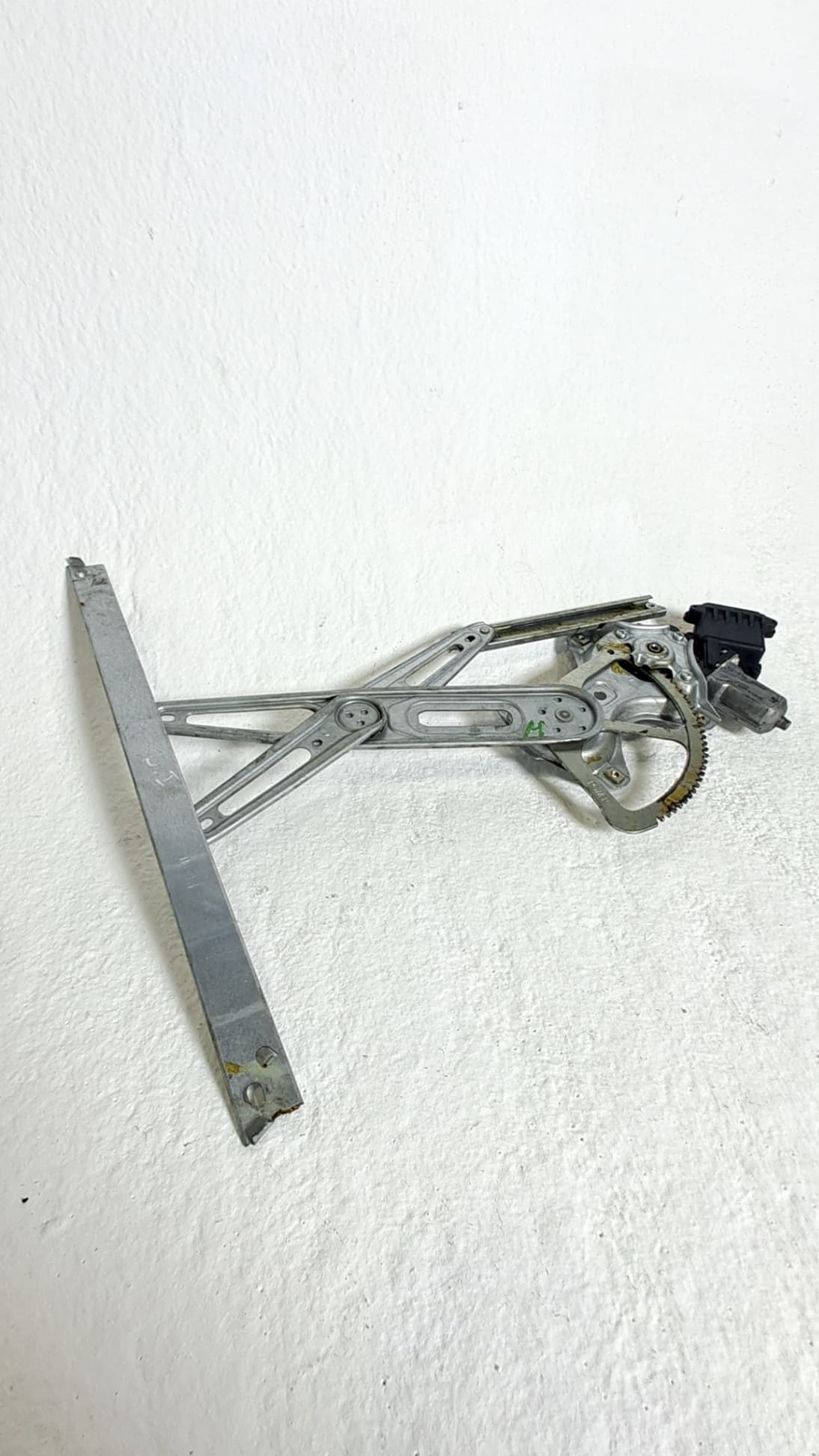 Motor elevalunas delantero izquierdo TOYOTA YARIS
