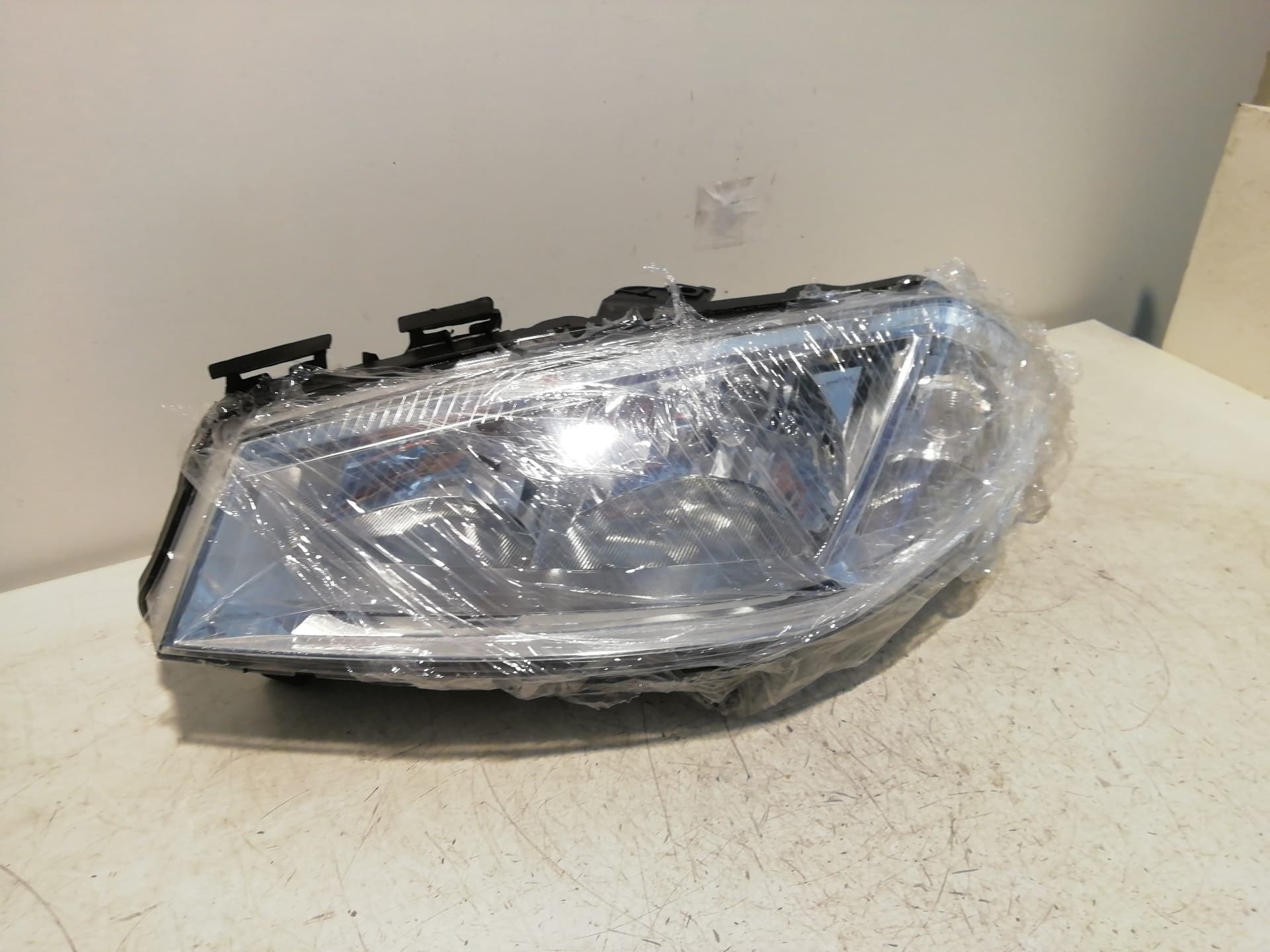 Faro izquierdo RENAULT MEGANE II BERLINA 5P