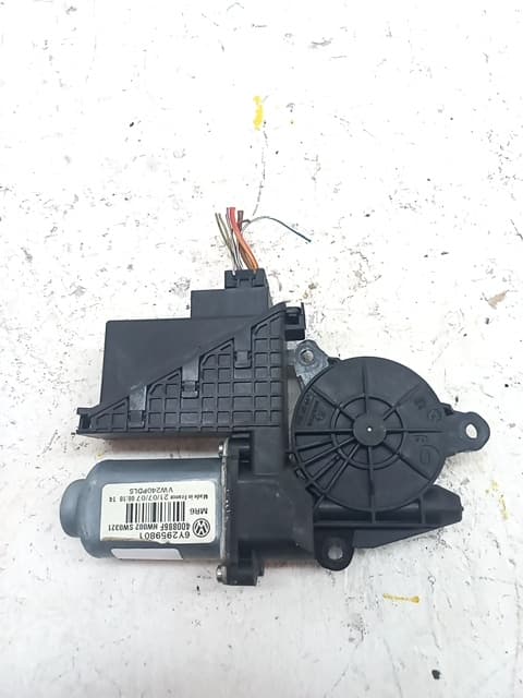 Motor elevalunas delantero derecho VOLKSWAGEN POLO (9N1)