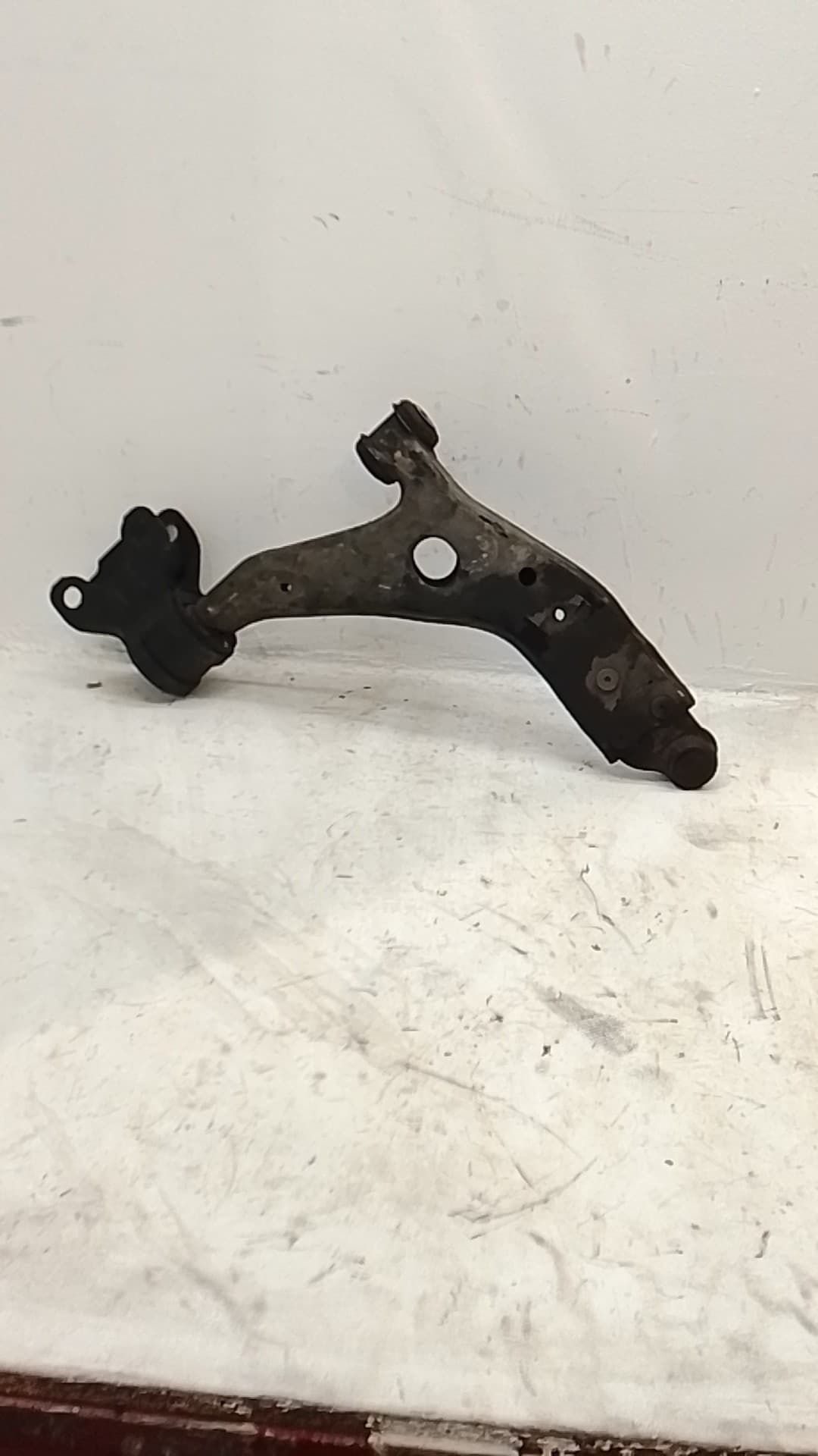 Brazo suspension inferior delantero izquierdo FORD GRAND TOURNEO CONNECT 2