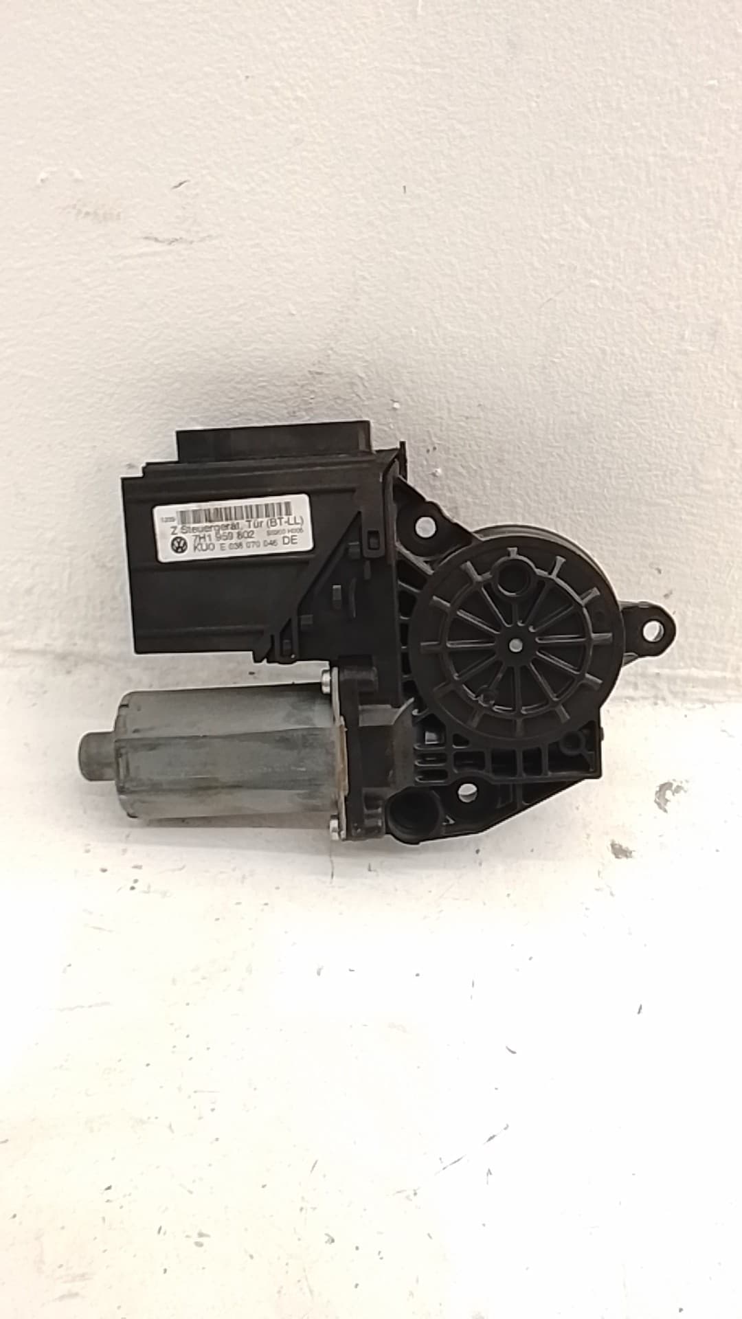 Motor elevalunas delantero derecho VOLKSWAGEN T5 TRANSPORTER (7E)