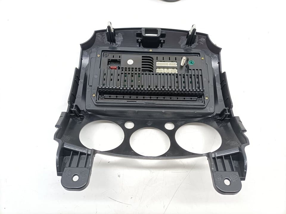 Pantalla multifuncion MAZDA 2 LIM 5