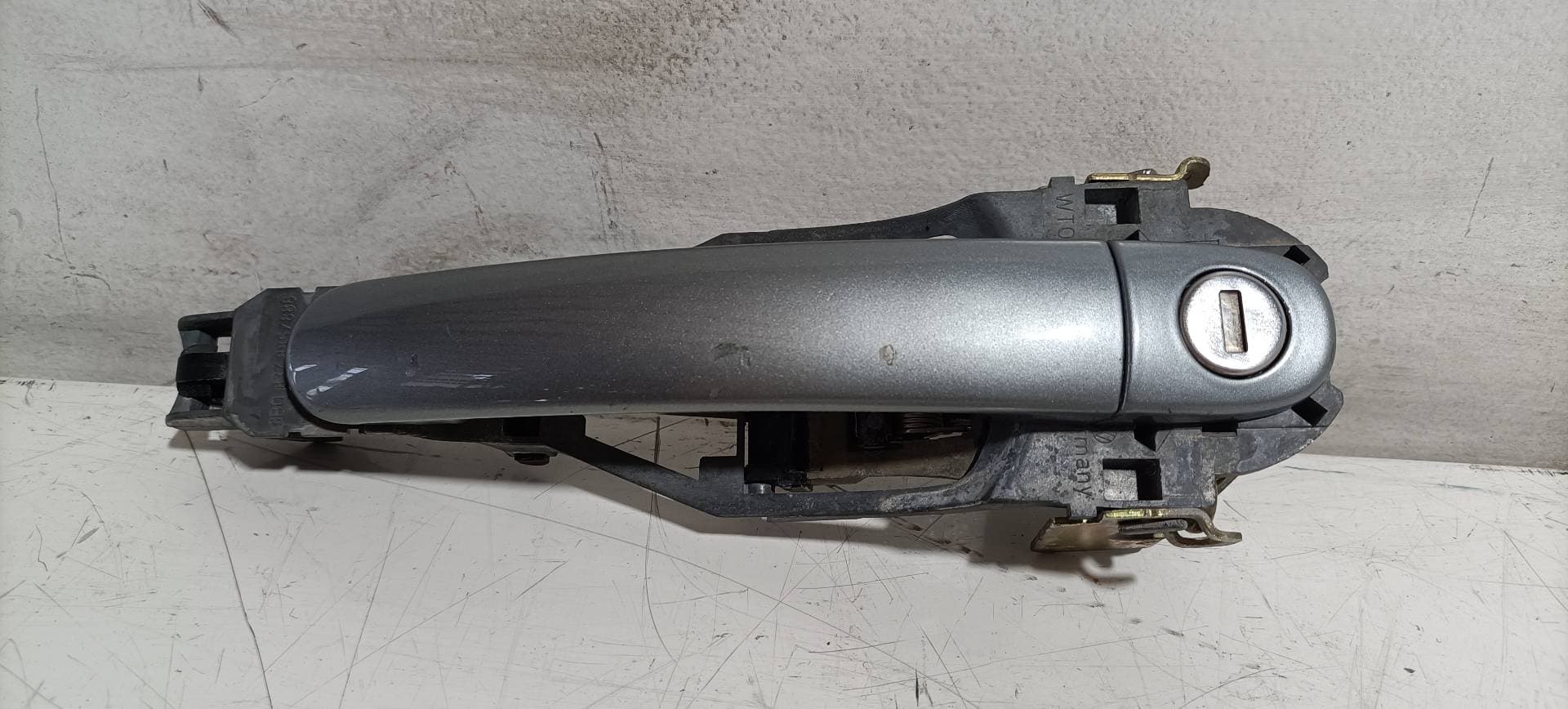 Maneta exterior delantera izquierda VOLKSWAGEN PASSAT BERLINA (3B3)