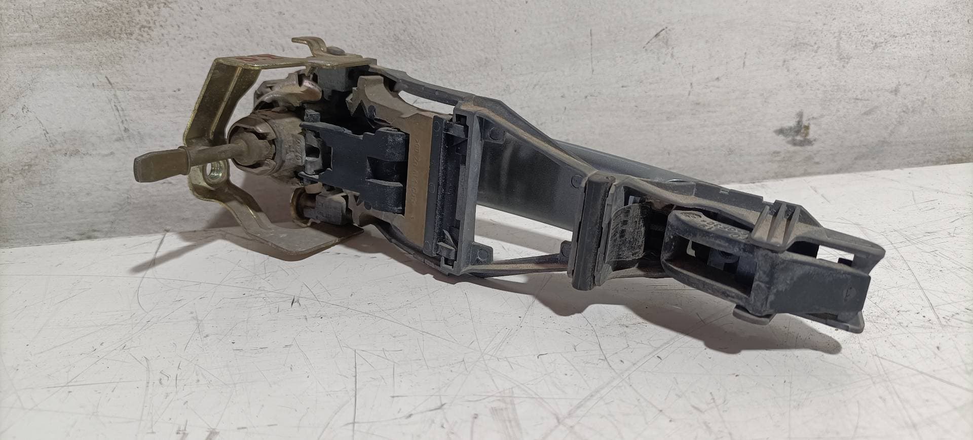 Maneta exterior delantera izquierda VOLKSWAGEN PASSAT BERLINA (3B3) 2