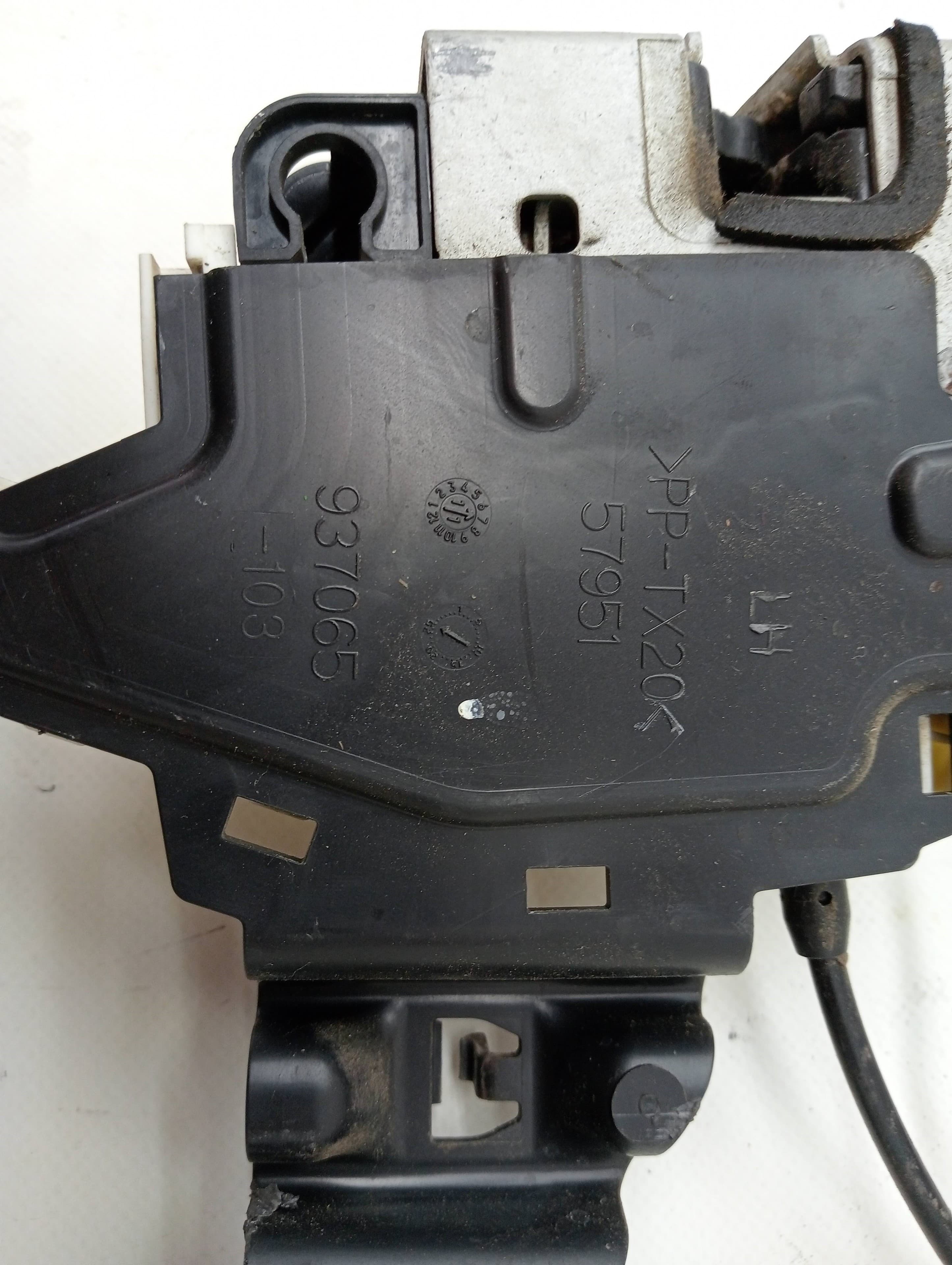 Cerradura puerta delantera izquierda FIAT FREEMONT (345) 3