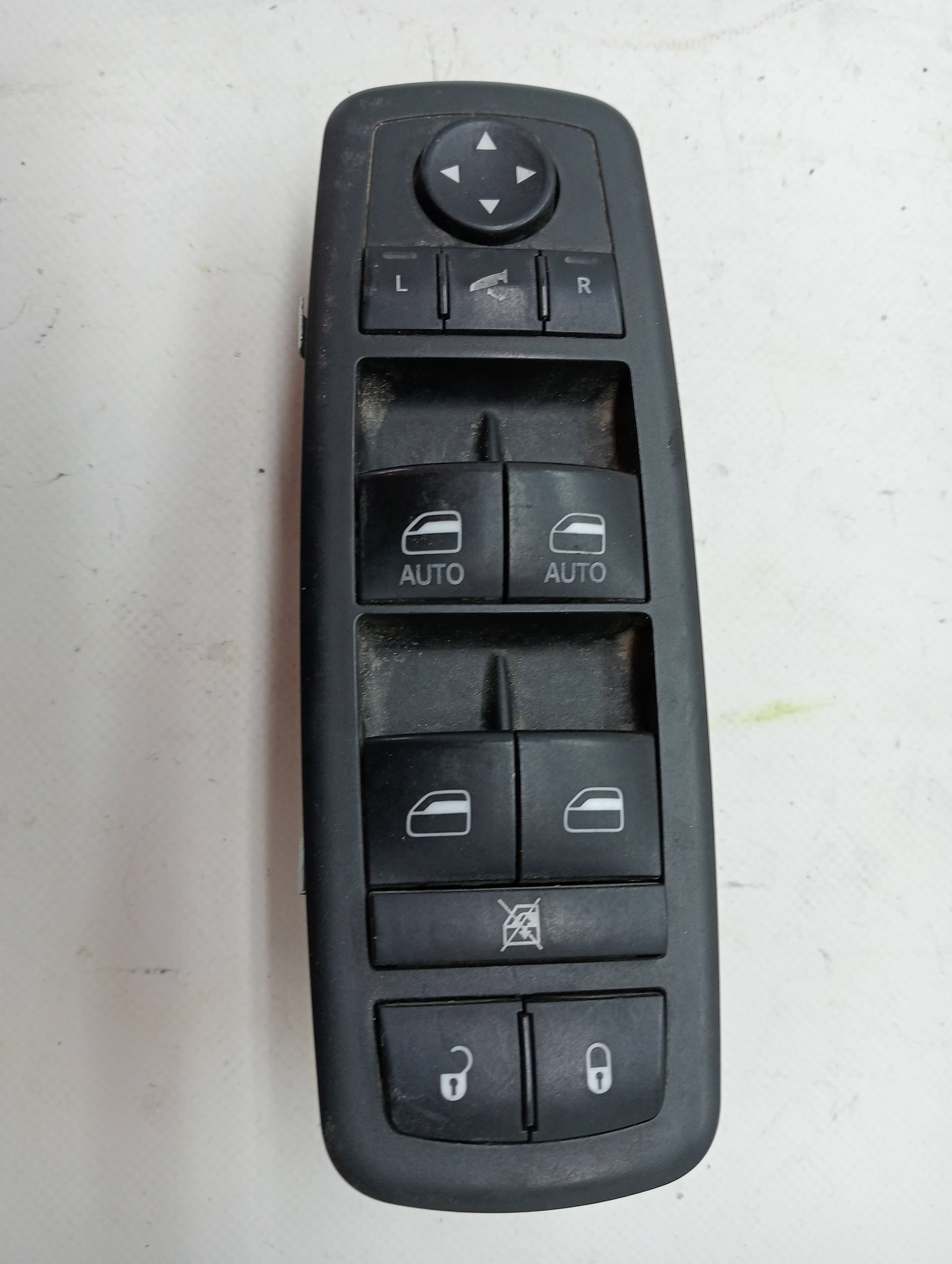 Mando elevalunas delantero izquierdo FIAT FREEMONT (345)