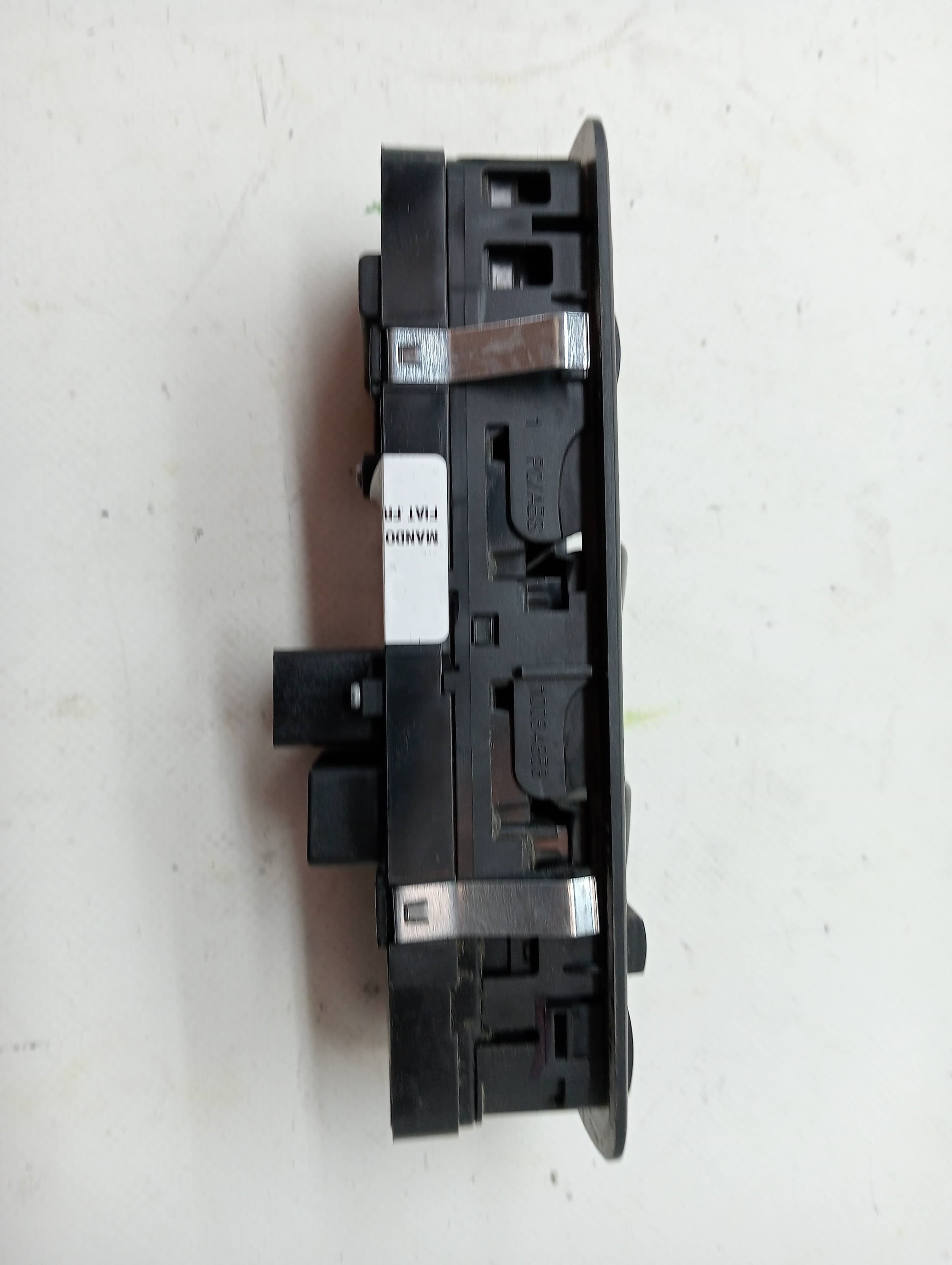 Mando elevalunas delantero izquierdo FIAT FREEMONT (345) 2