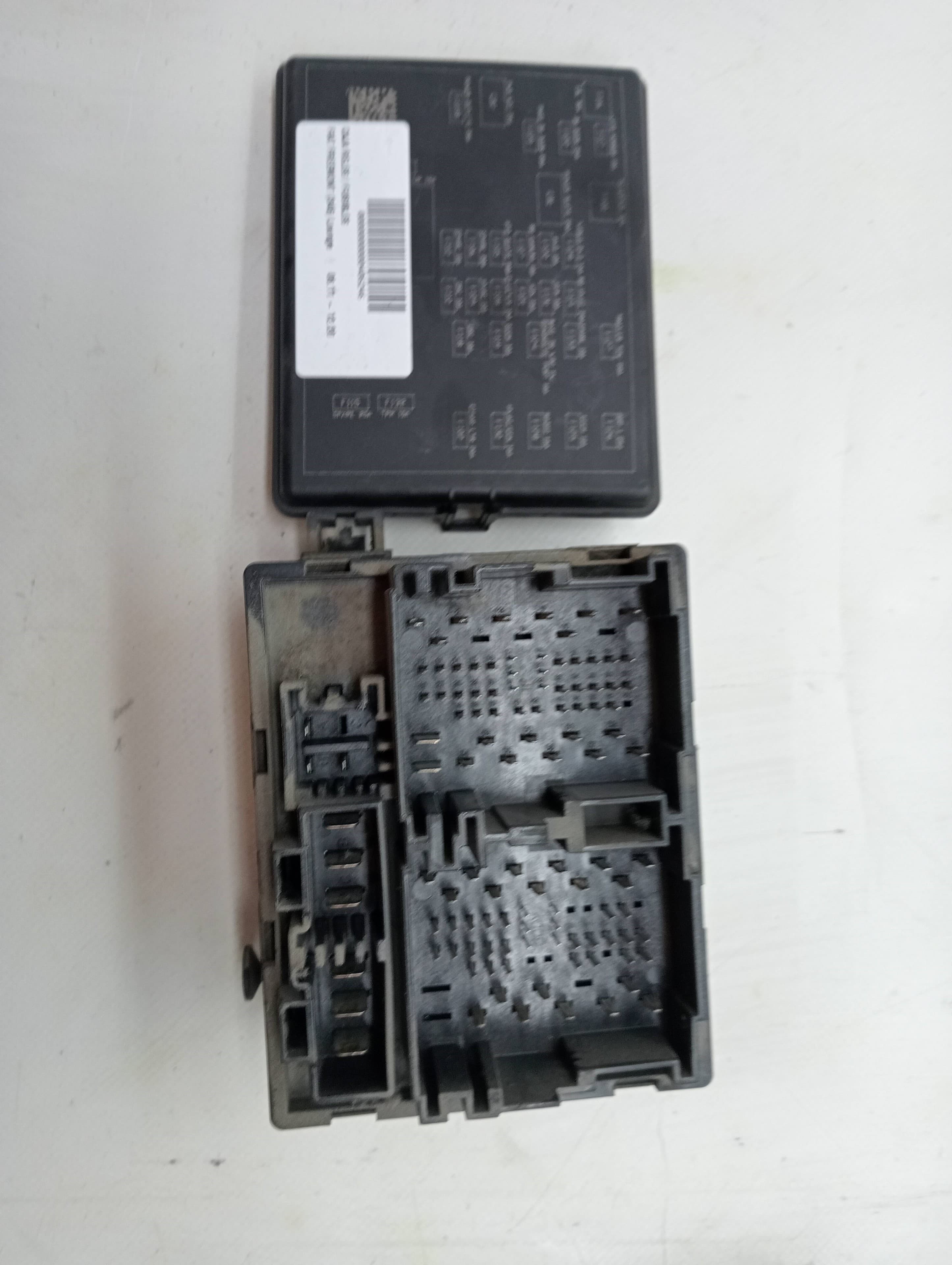 Caja reles / fusibles FIAT FREEMONT (345) 3