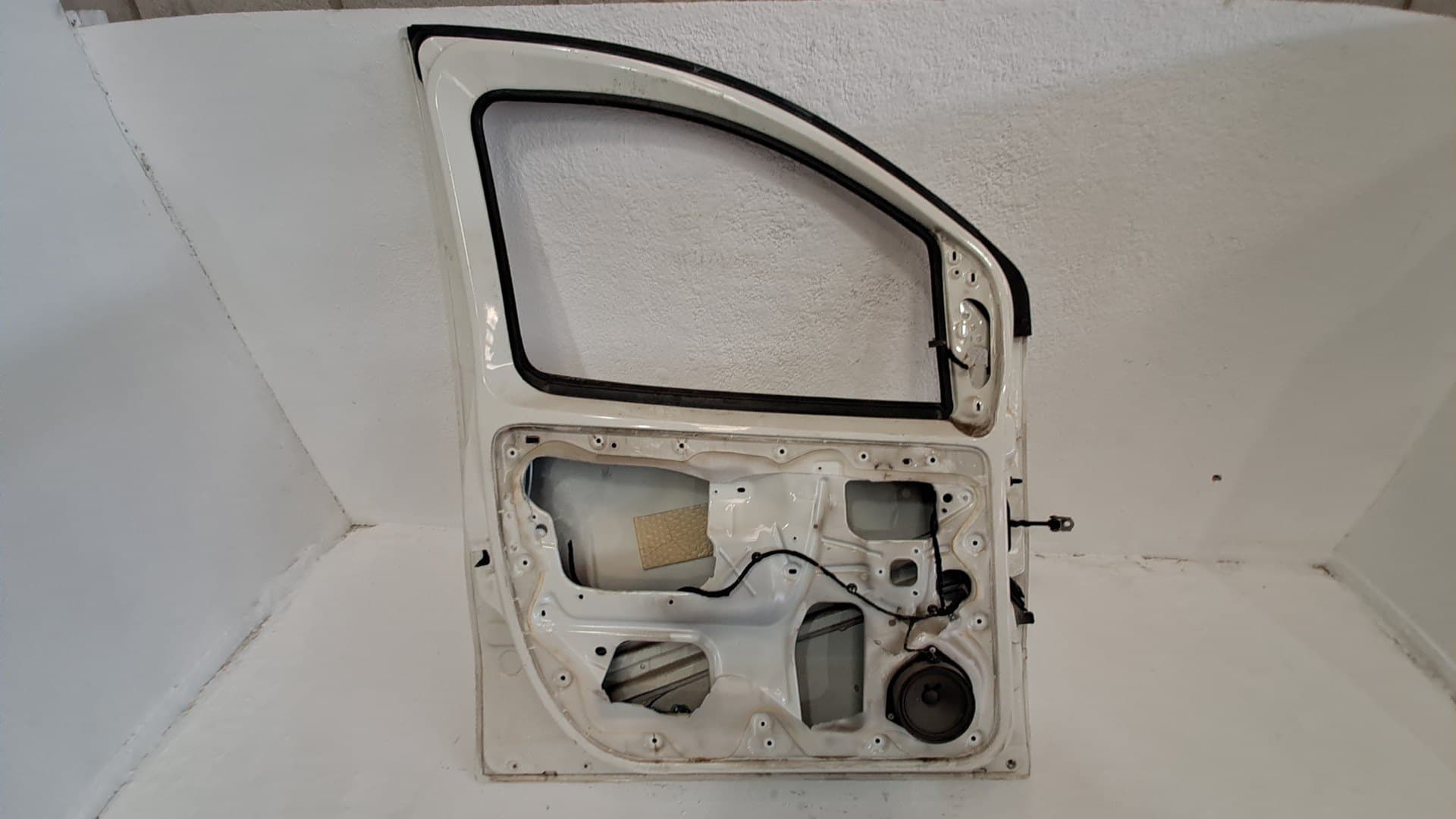 Puerta delantera izquierda FIAT FIORINO (2014...) 2