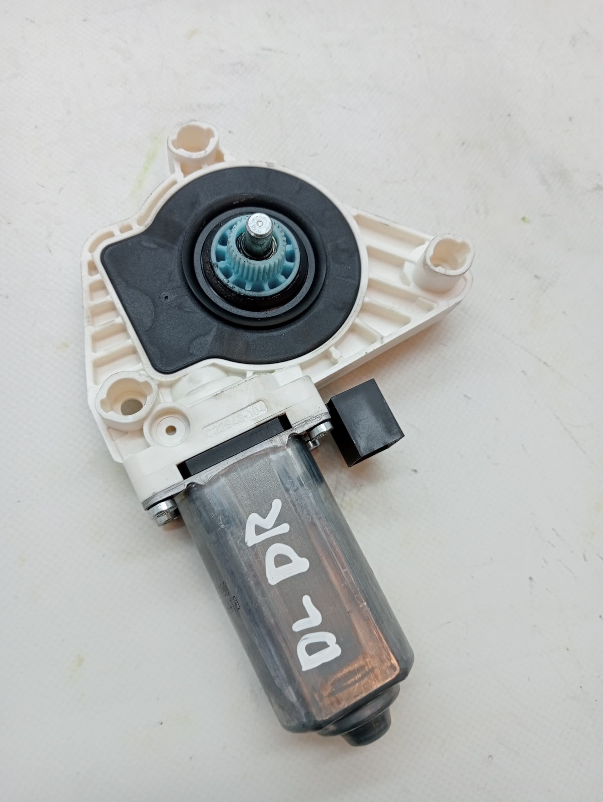 Motor elevalunas delantero derecho VOLKSWAGEN GOLF VI VARIANT (AJ5) 2