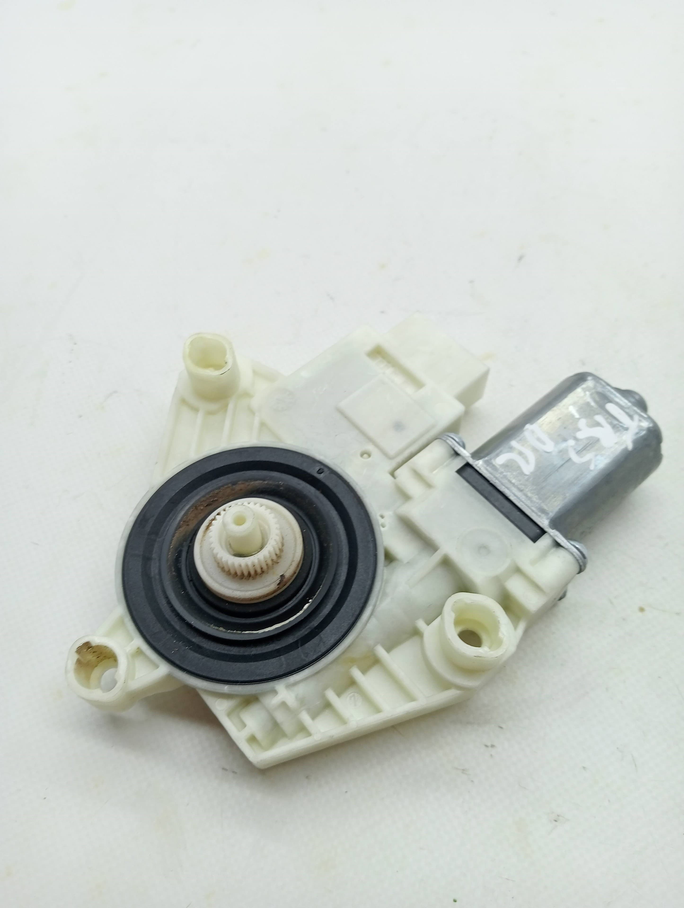 Motor elevalunas trasero derecho VOLKSWAGEN GOLF VI VARIANT (AJ5) 2