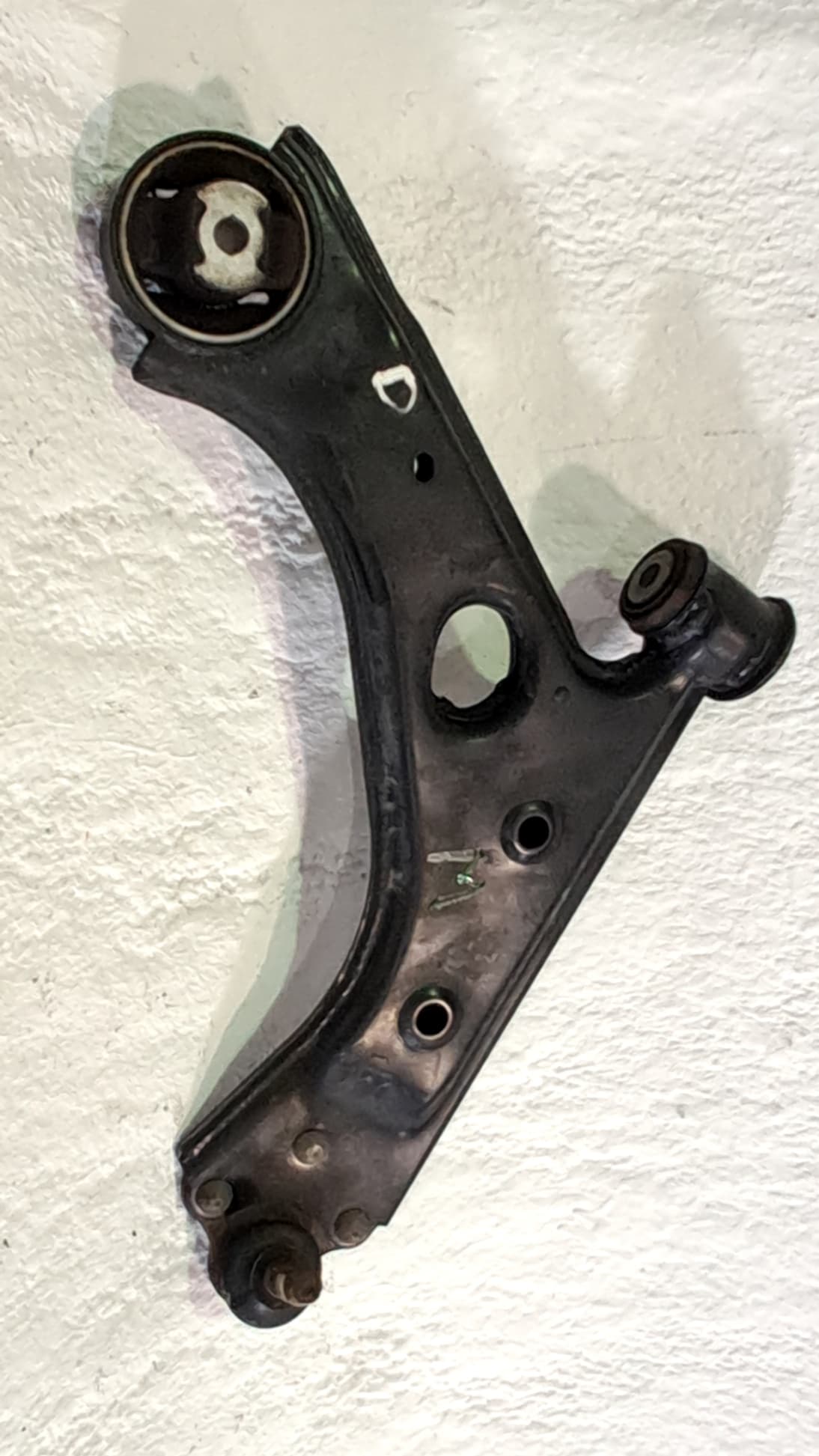 Brazo suspension inferior delantero derecho FIAT LINEA (110)