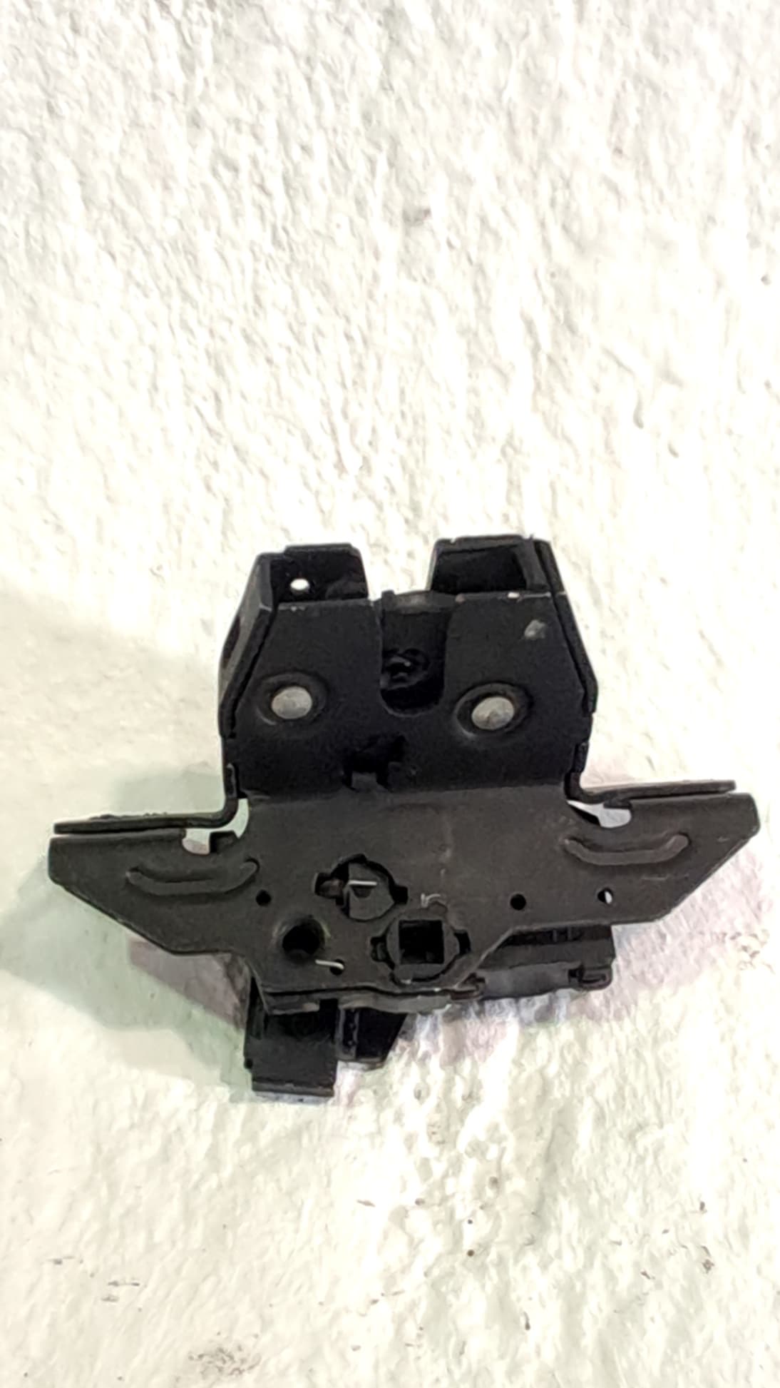 Cerradura maletero / porton FIAT LINEA (110)