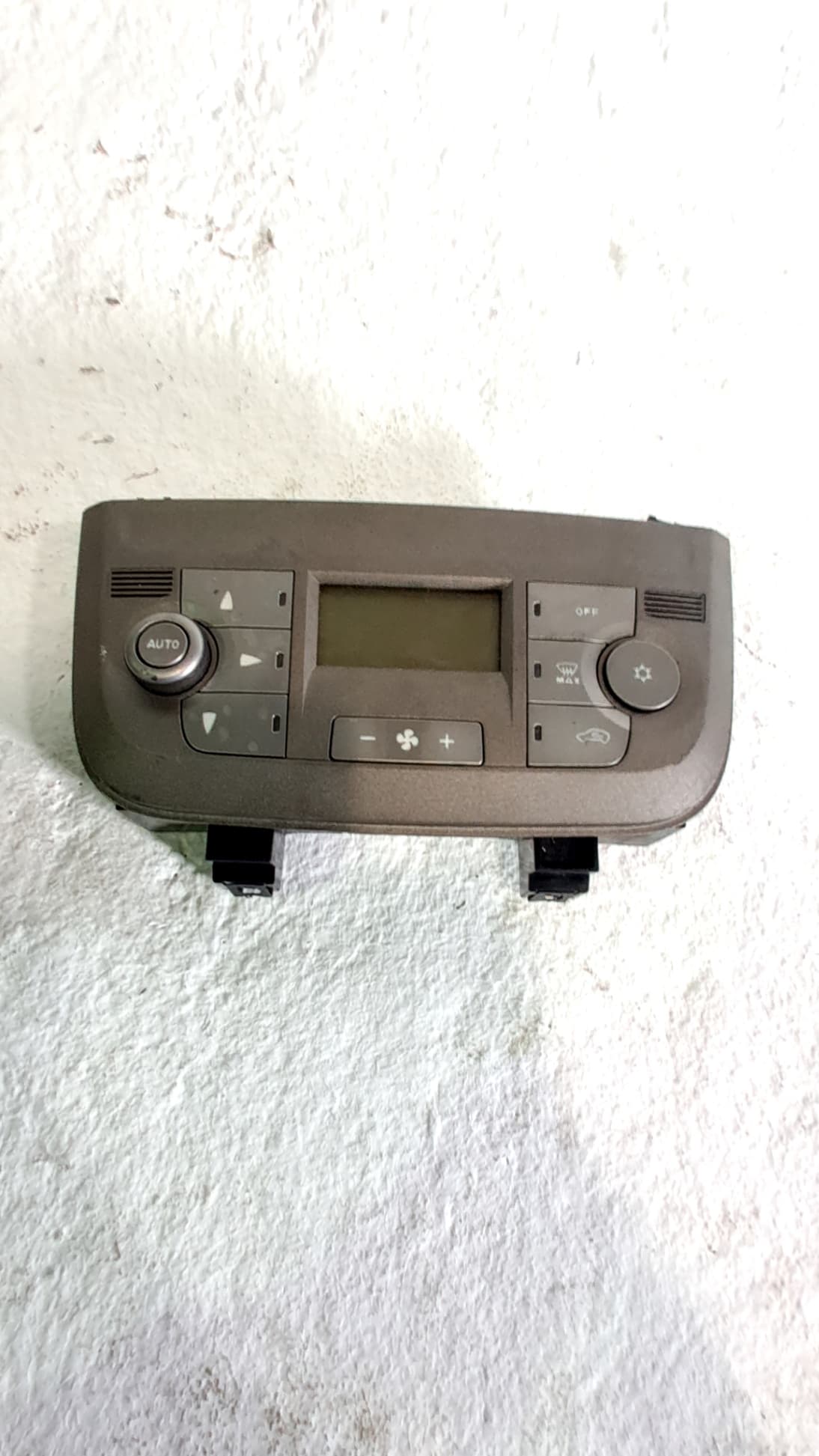 Mando climatizador FIAT LINEA (110)