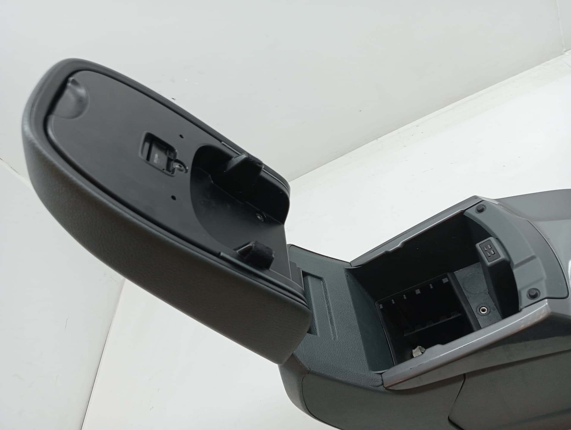 Consola central FORD GRAND C-MAX 3