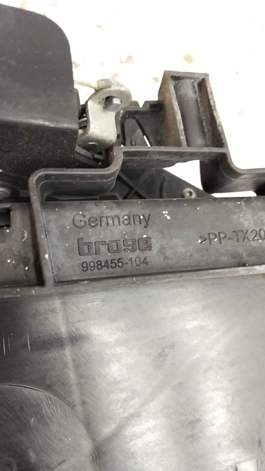 Cerradura puerta delantera izquierda VOLVO C30 3
