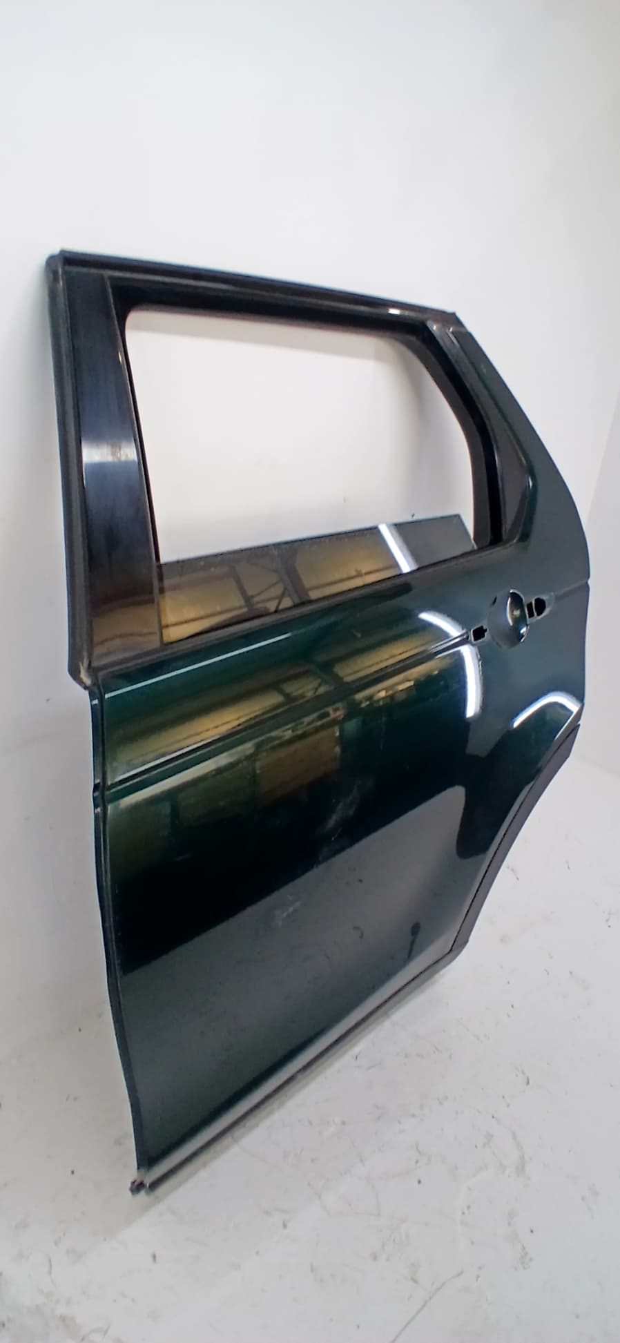 Puerta trasera izquierda LAND ROVER DISCOVERY SPORT 3