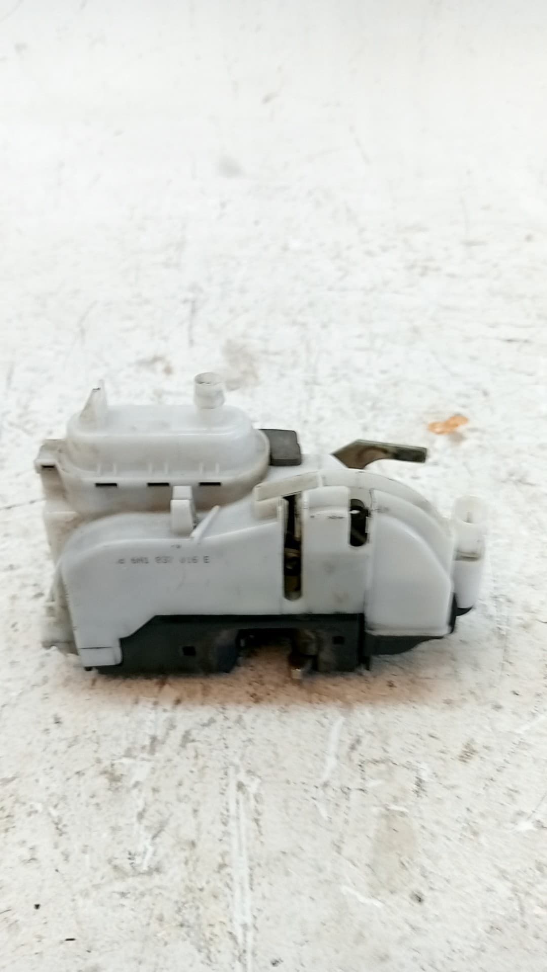 Cerradura puerta delantera derecha VOLKSWAGEN POLO BERLINA (6N1) 2