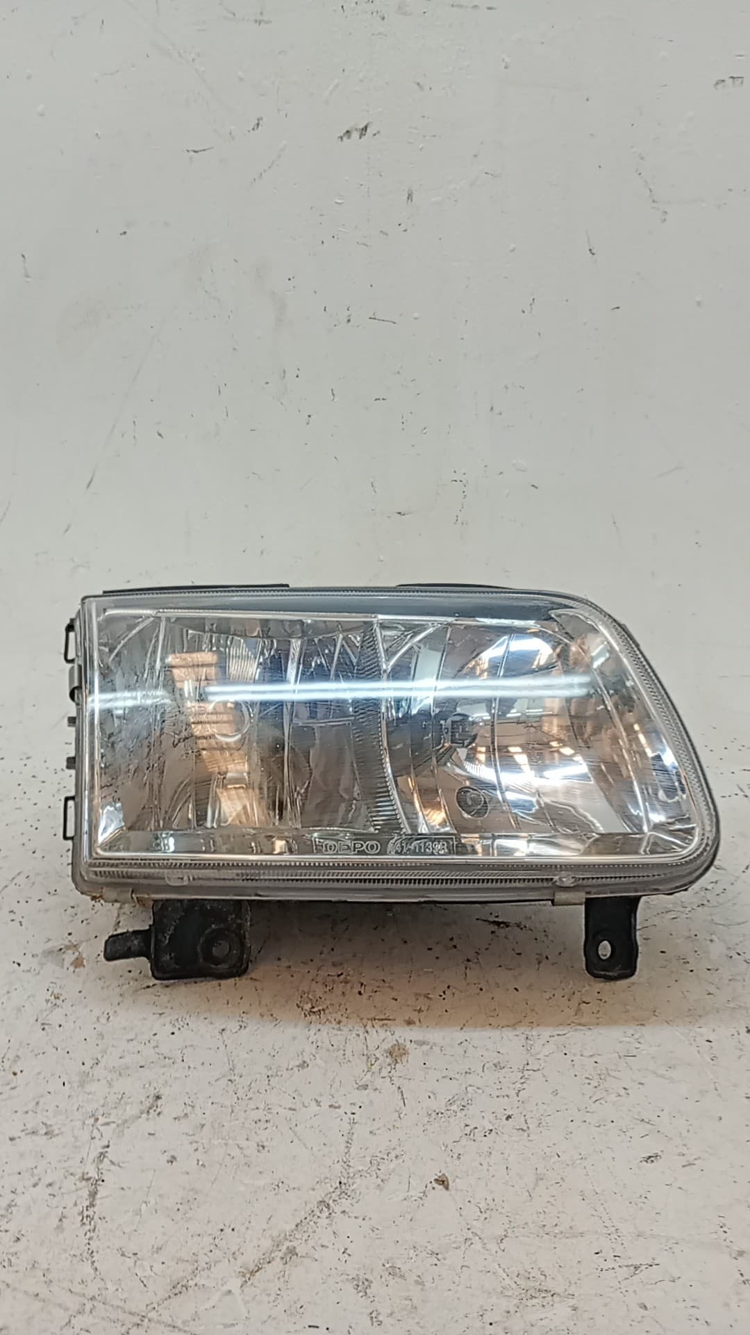 Faro derecho VOLKSWAGEN POLO BERLINA (6N1)
