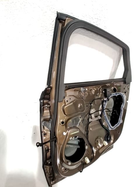 Puerta trasera izquierda FORD MONDEO 3