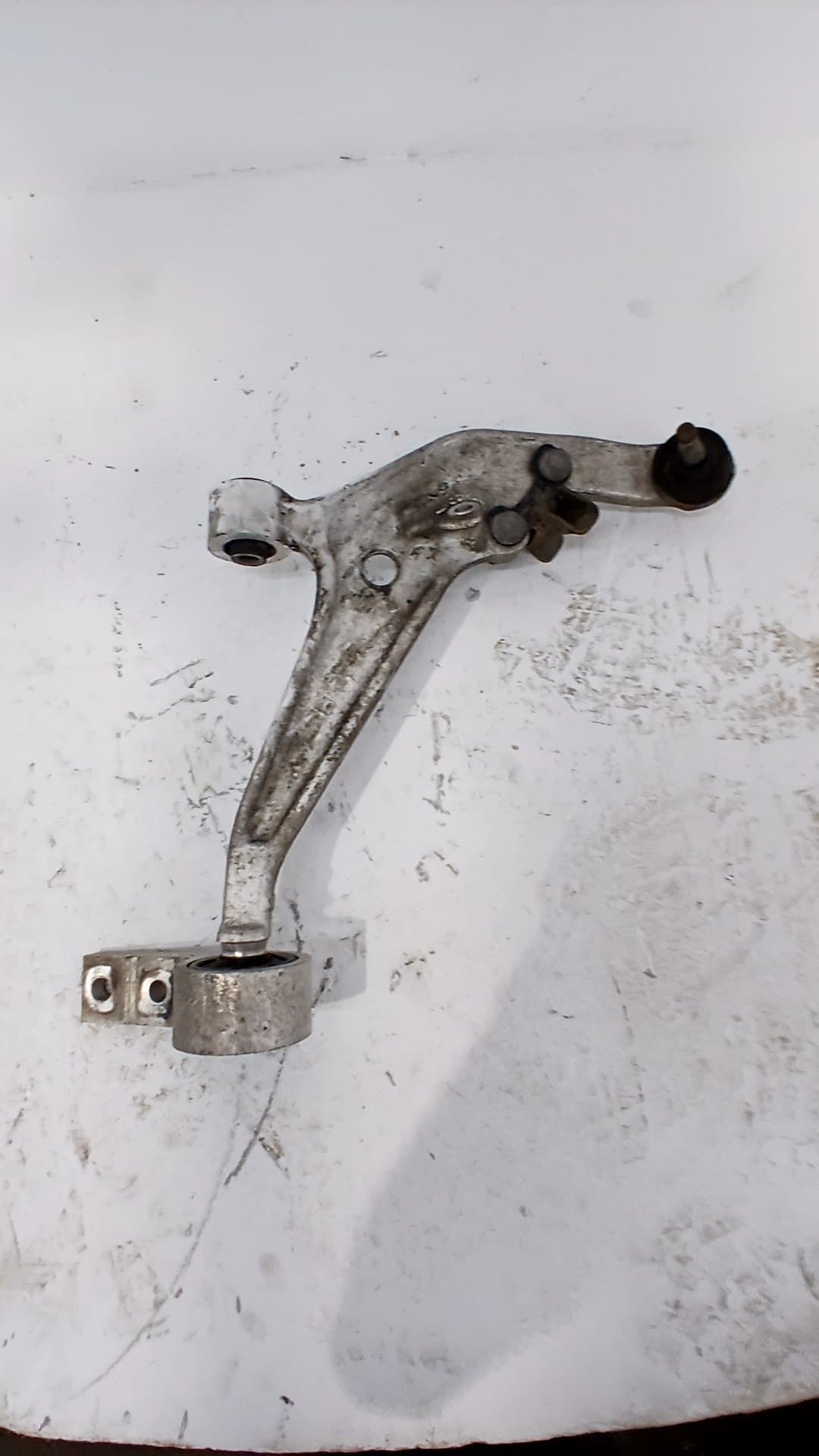 Brazo suspension inferior delantero derecho NISSAN X-TRAIL (T30)