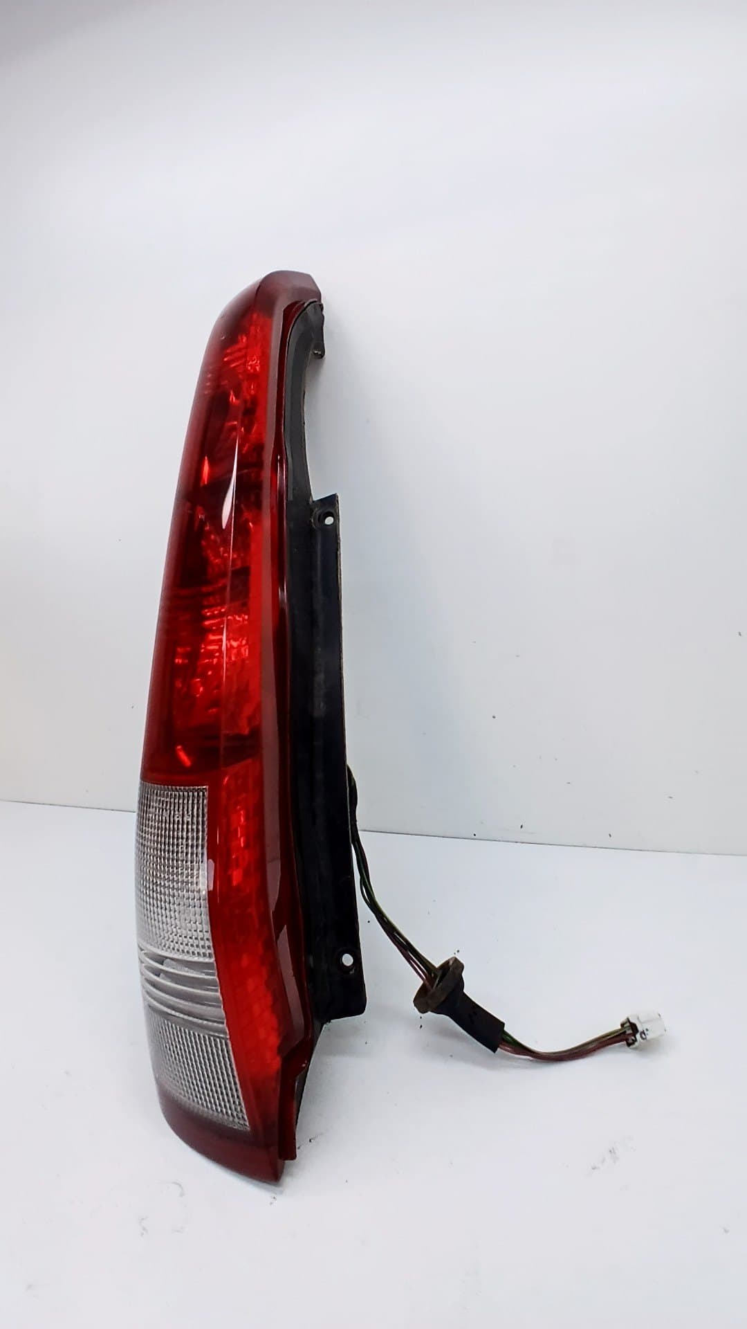 Piloto trasero izquierdo NISSAN X-TRAIL (T30) 2