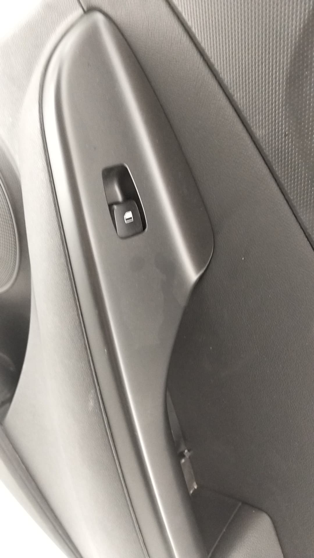 Guarnecido puerta trasera derecha HYUNDAI KONA 4
