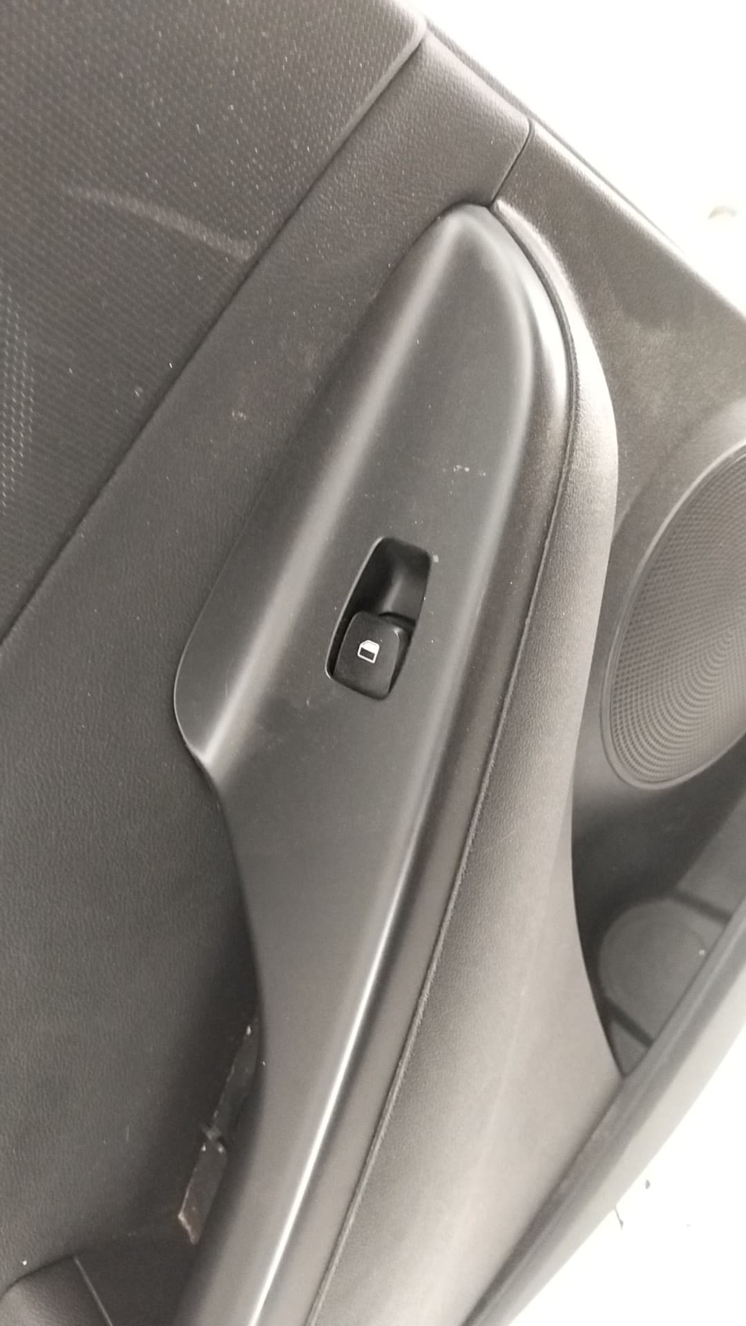 Recambio HYUNDAI KONA ref. 83307J9020TEY 3