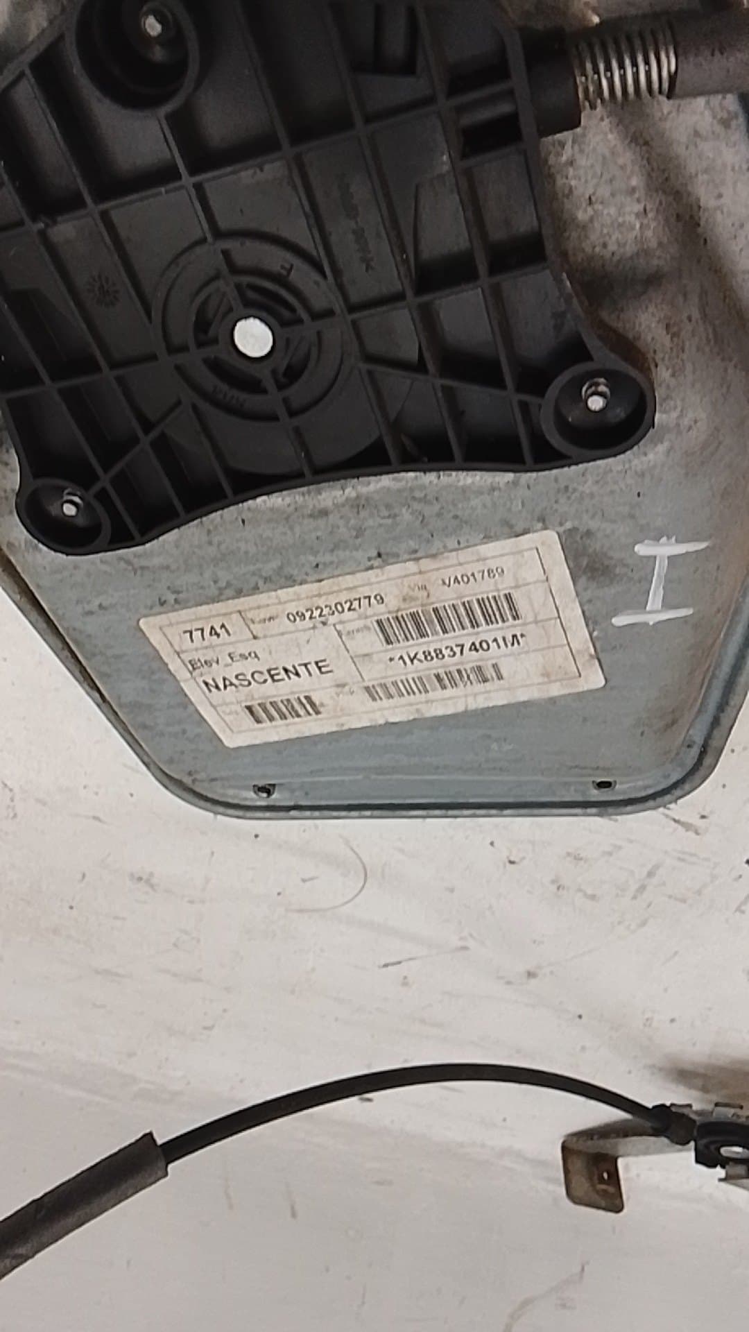 Elevalunas delantero izquierdo VOLKSWAGEN SCIROCCO (137) 3