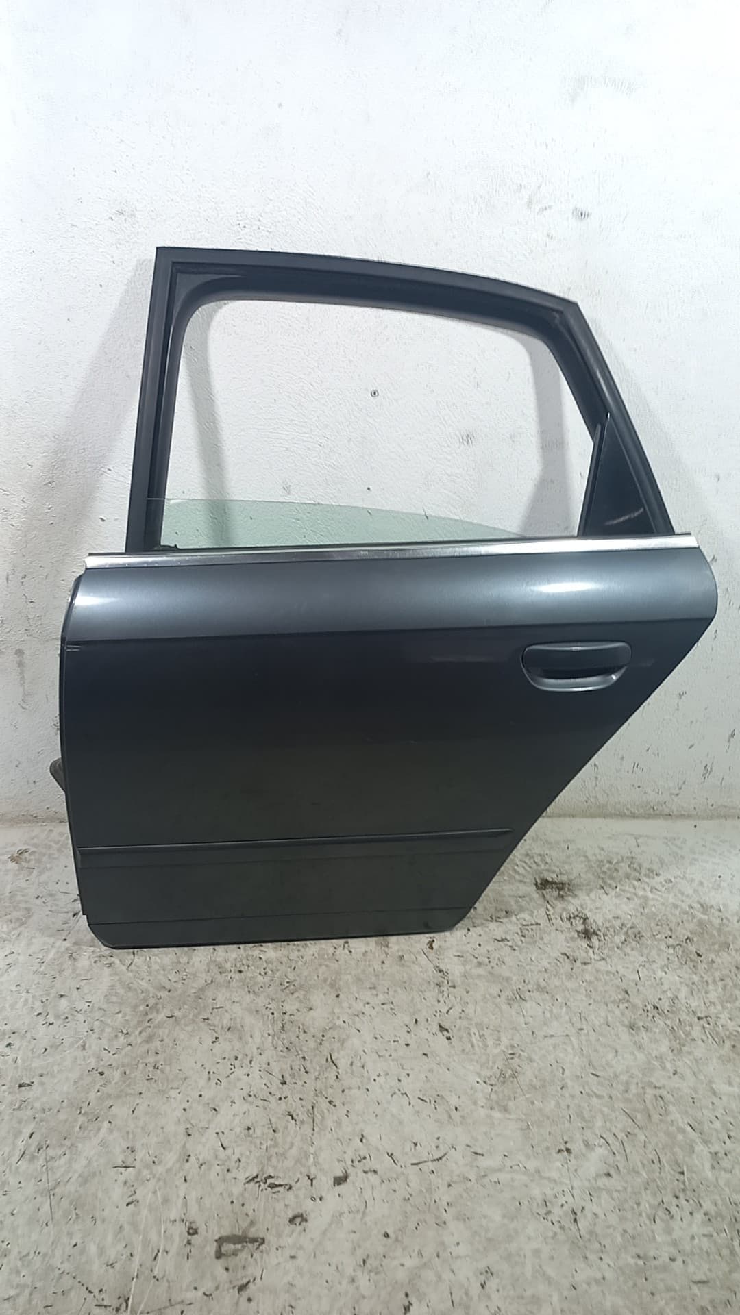 Puerta trasera izquierda AUDI A4 AVANT (8E)