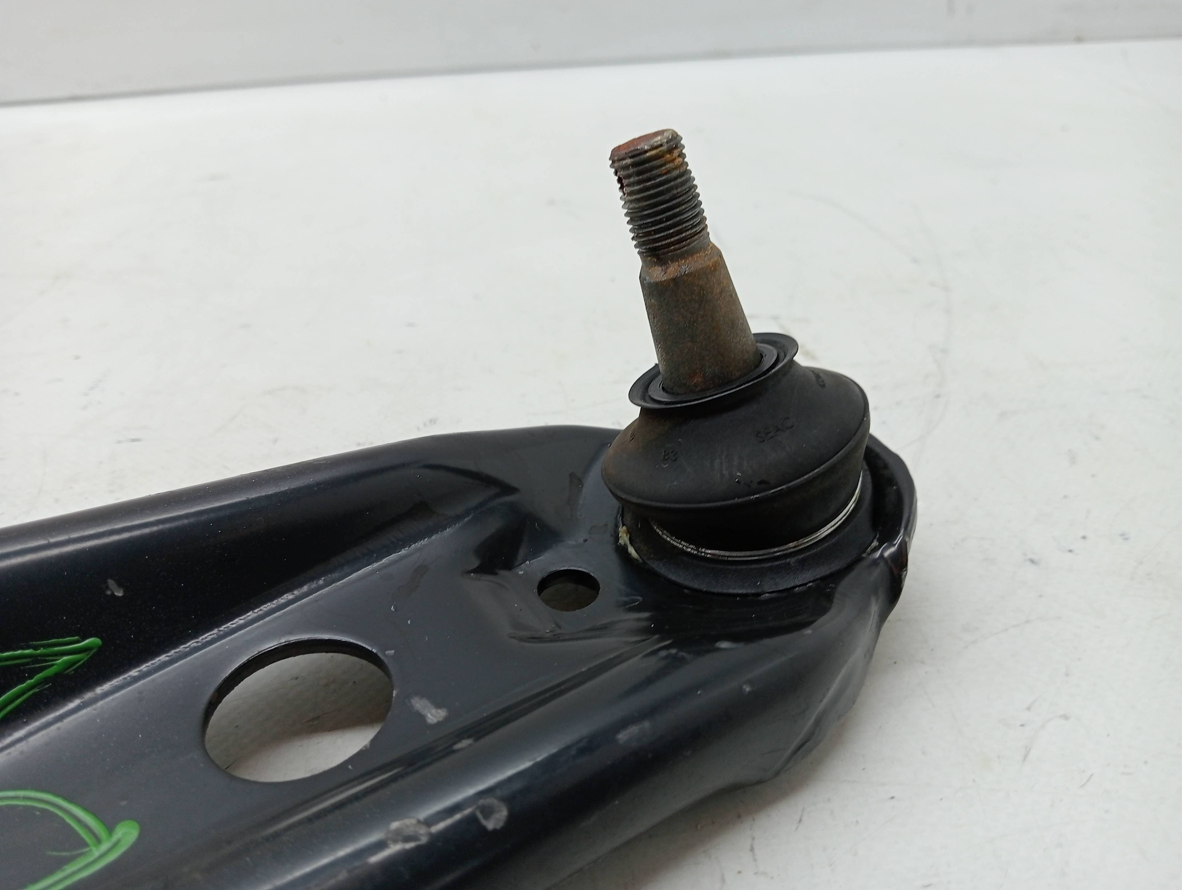 Brazo suspension inferior delantero izquierdo TOYOTA YARIS 3