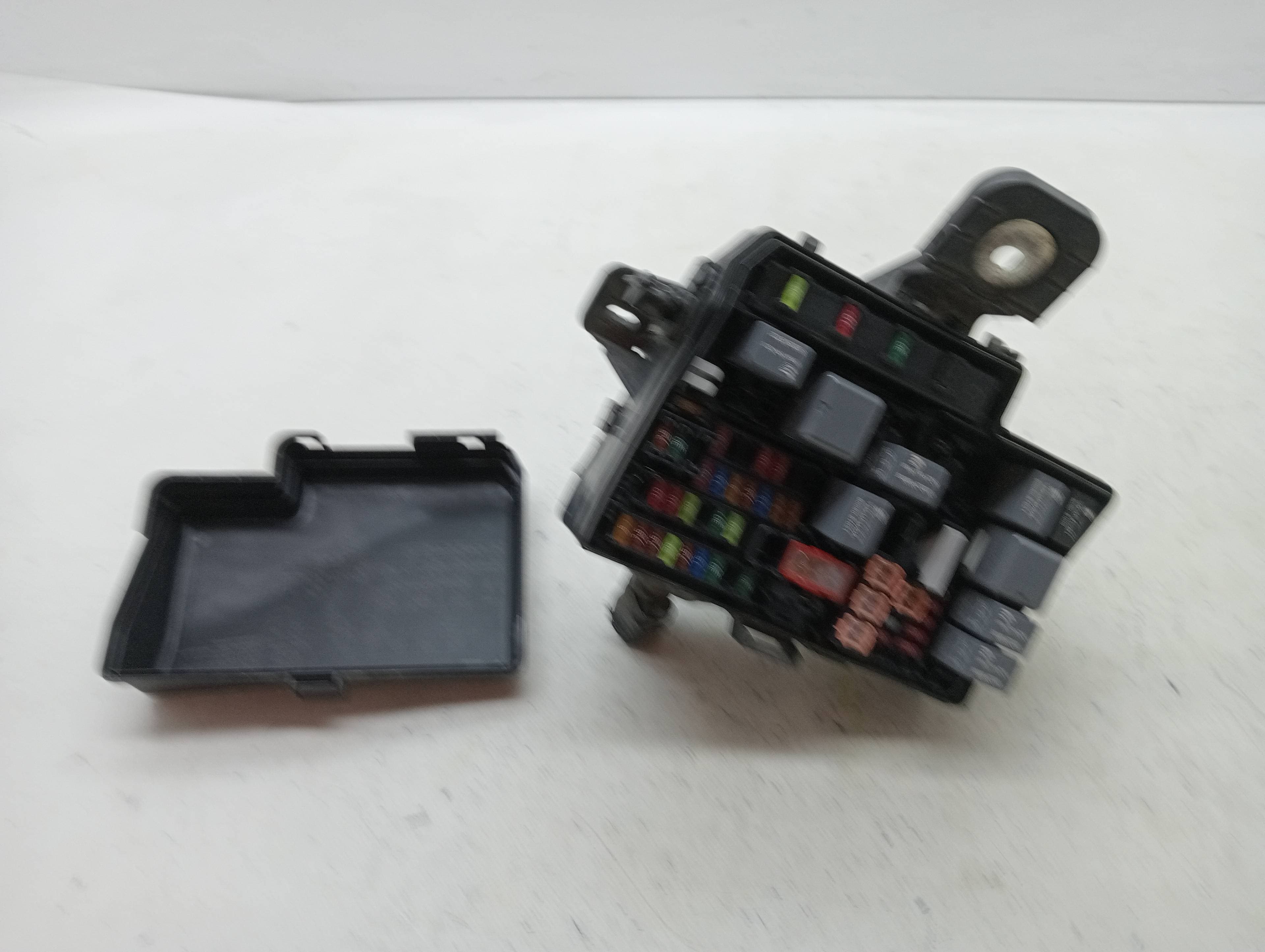 Caja reles / fusibles TOYOTA YARIS