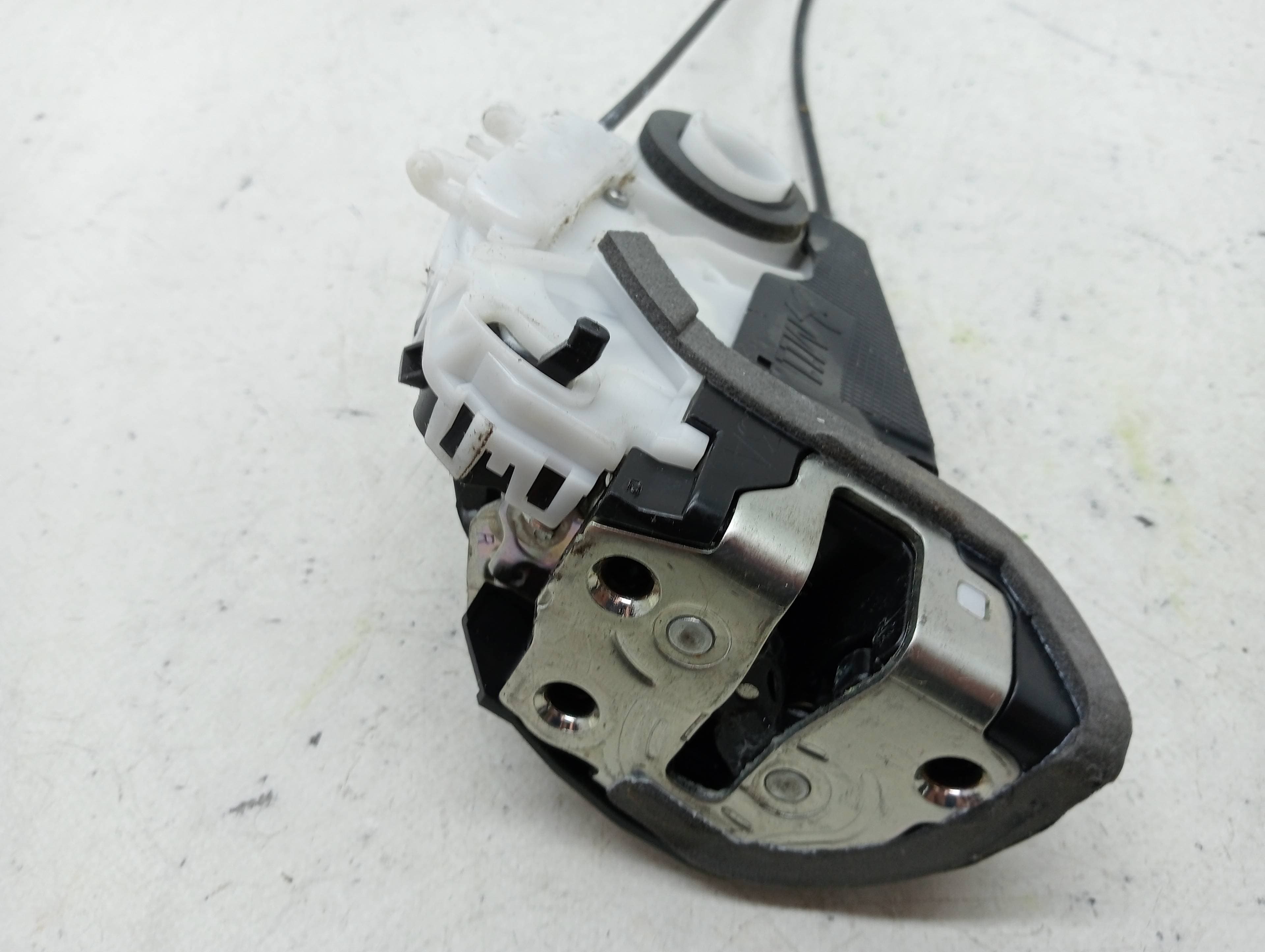 Cerradura puerta trasera derecha TOYOTA YARIS 3