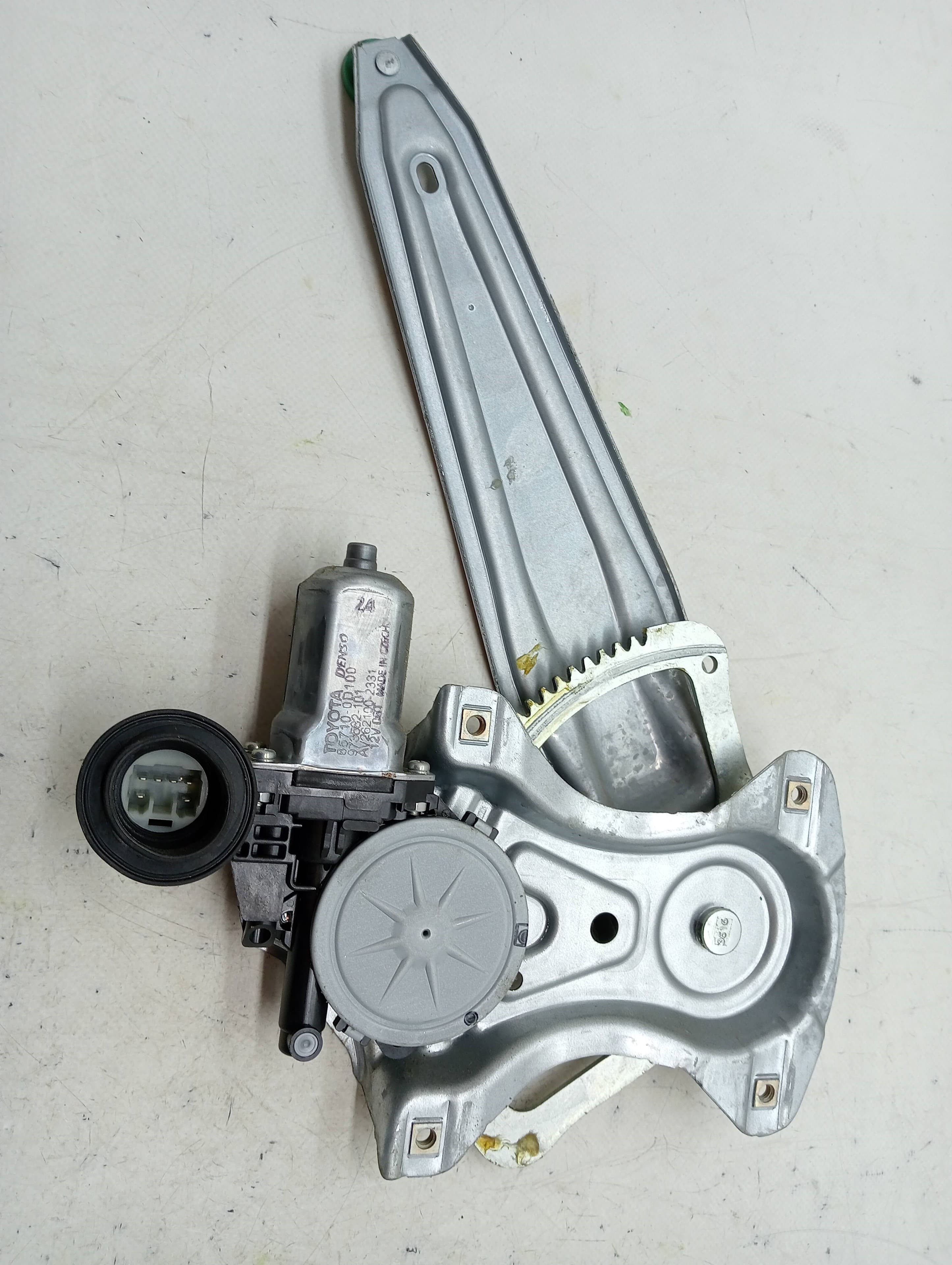 Elevalunas trasero izquierdo TOYOTA YARIS 3