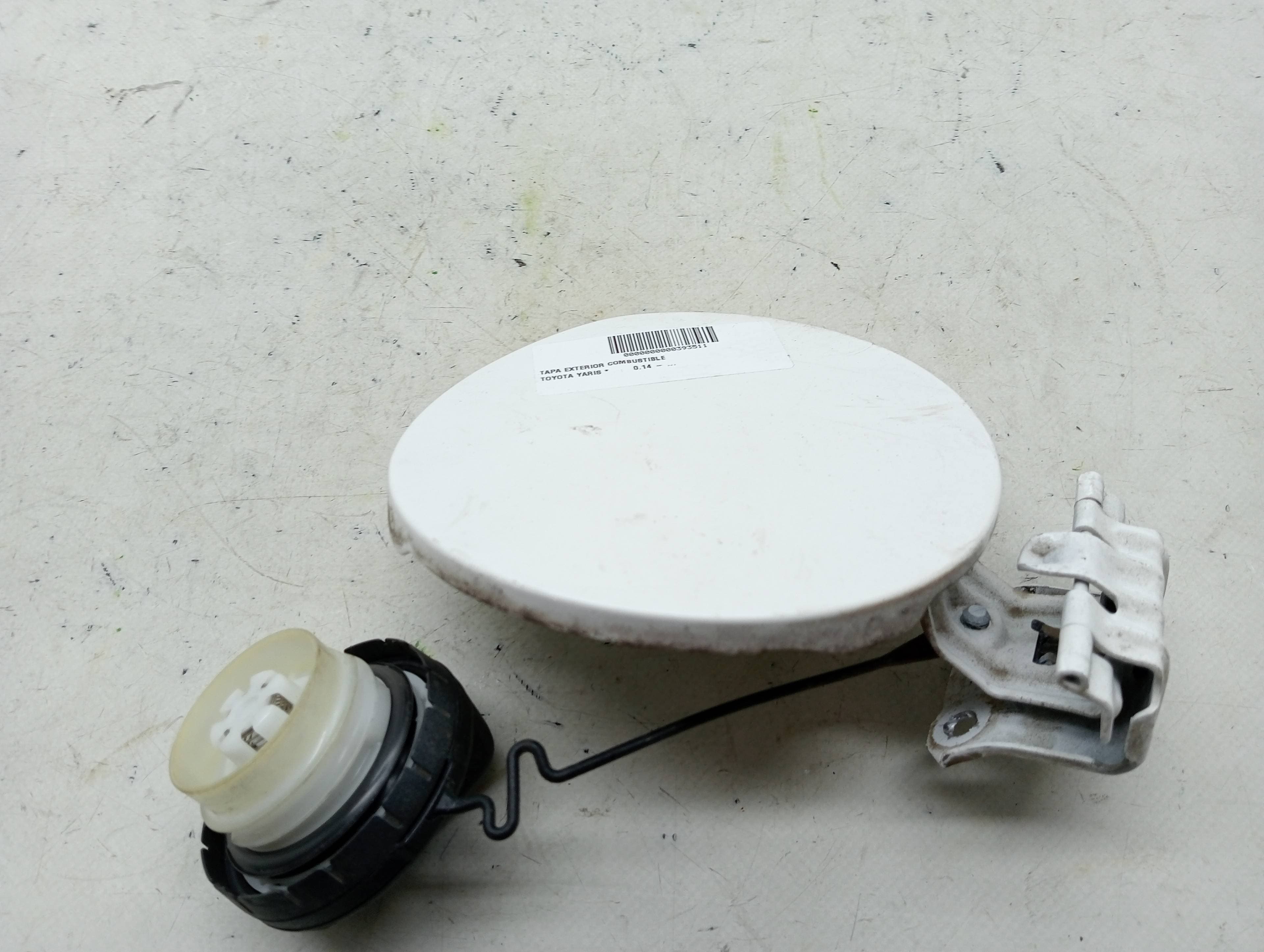 Tapa exterior combustible TOYOTA YARIS