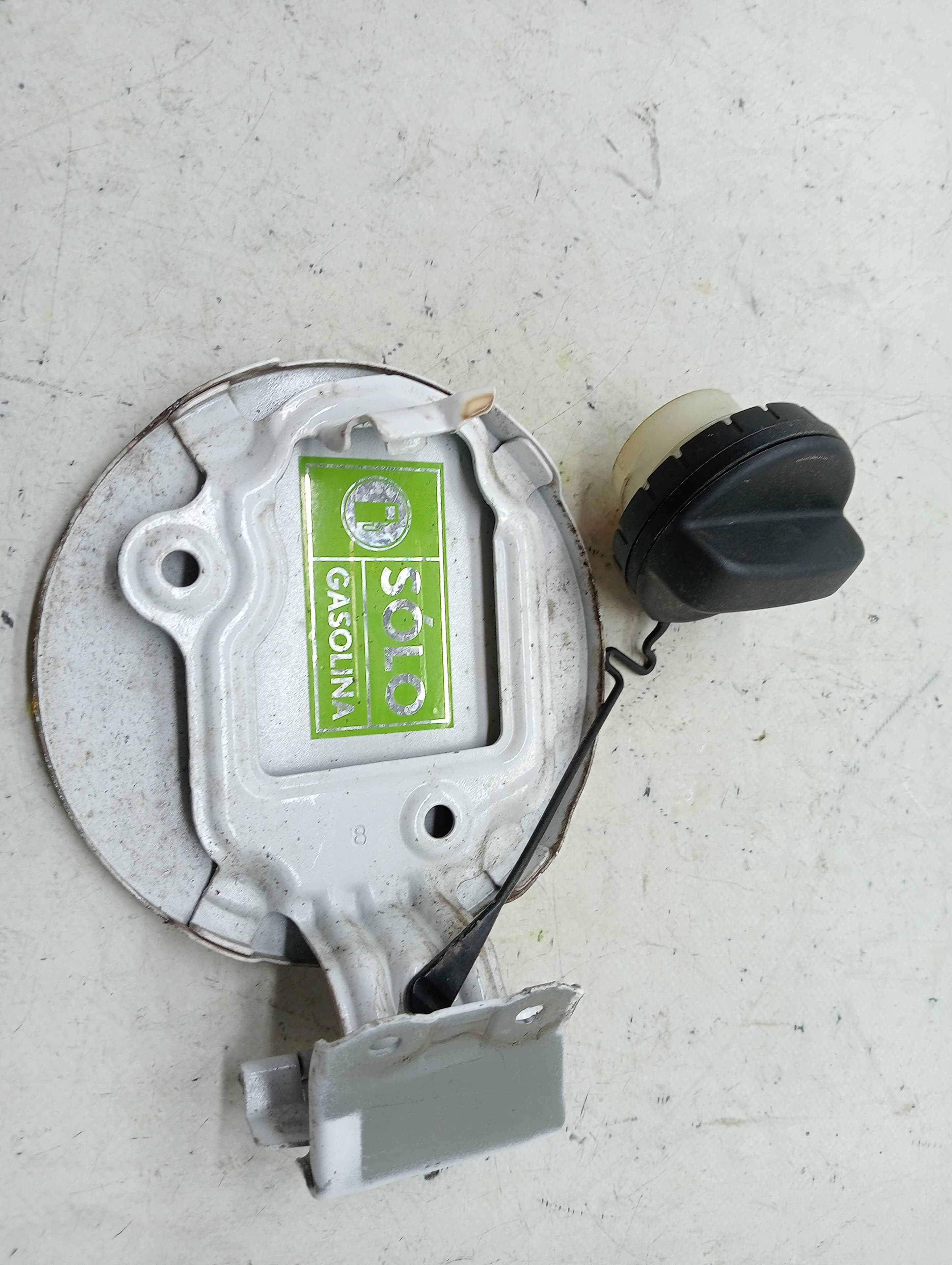 Tapa exterior combustible TOYOTA YARIS 2