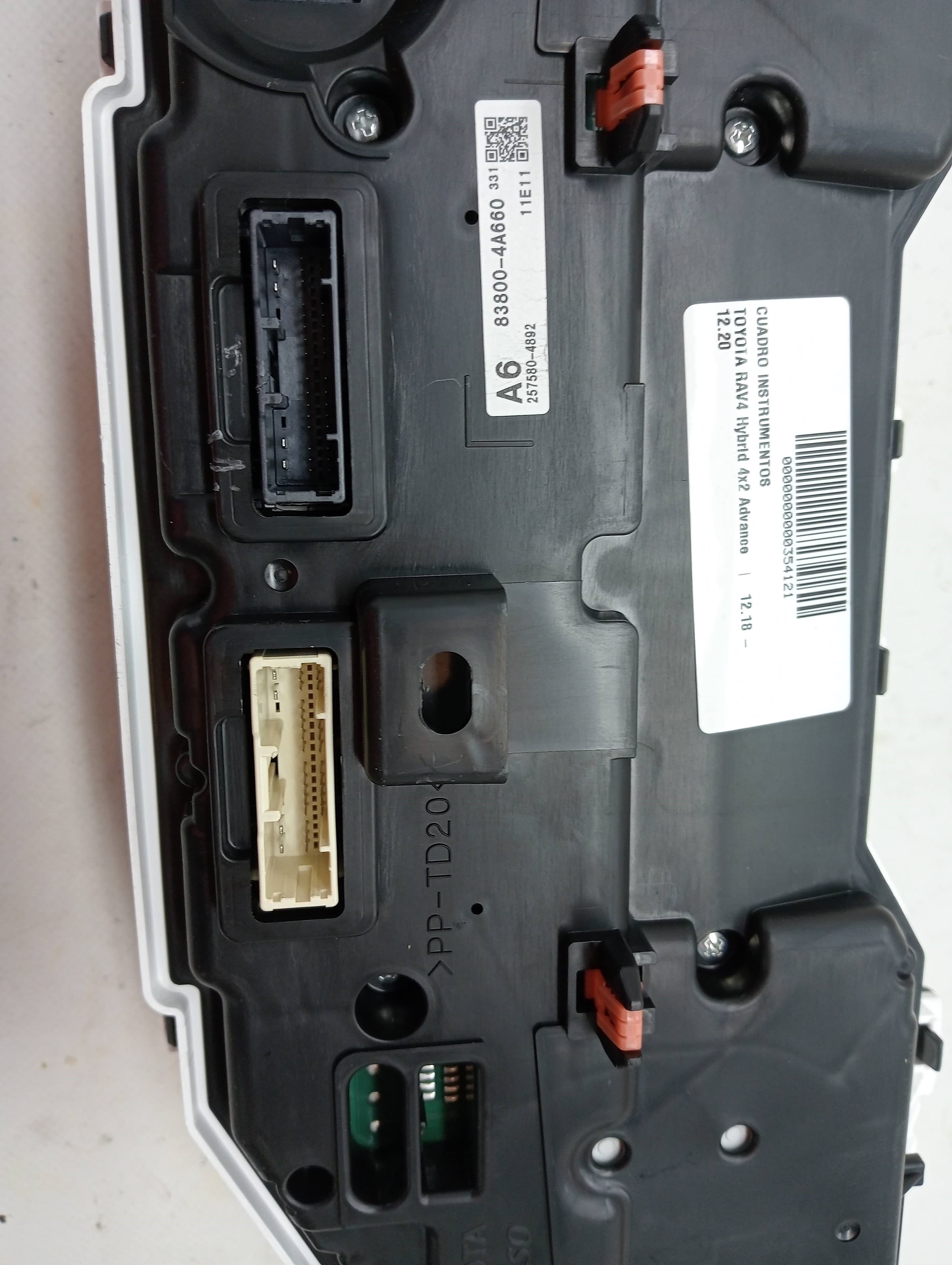 Cuadro instrumentos TOYOTA RAV4 2