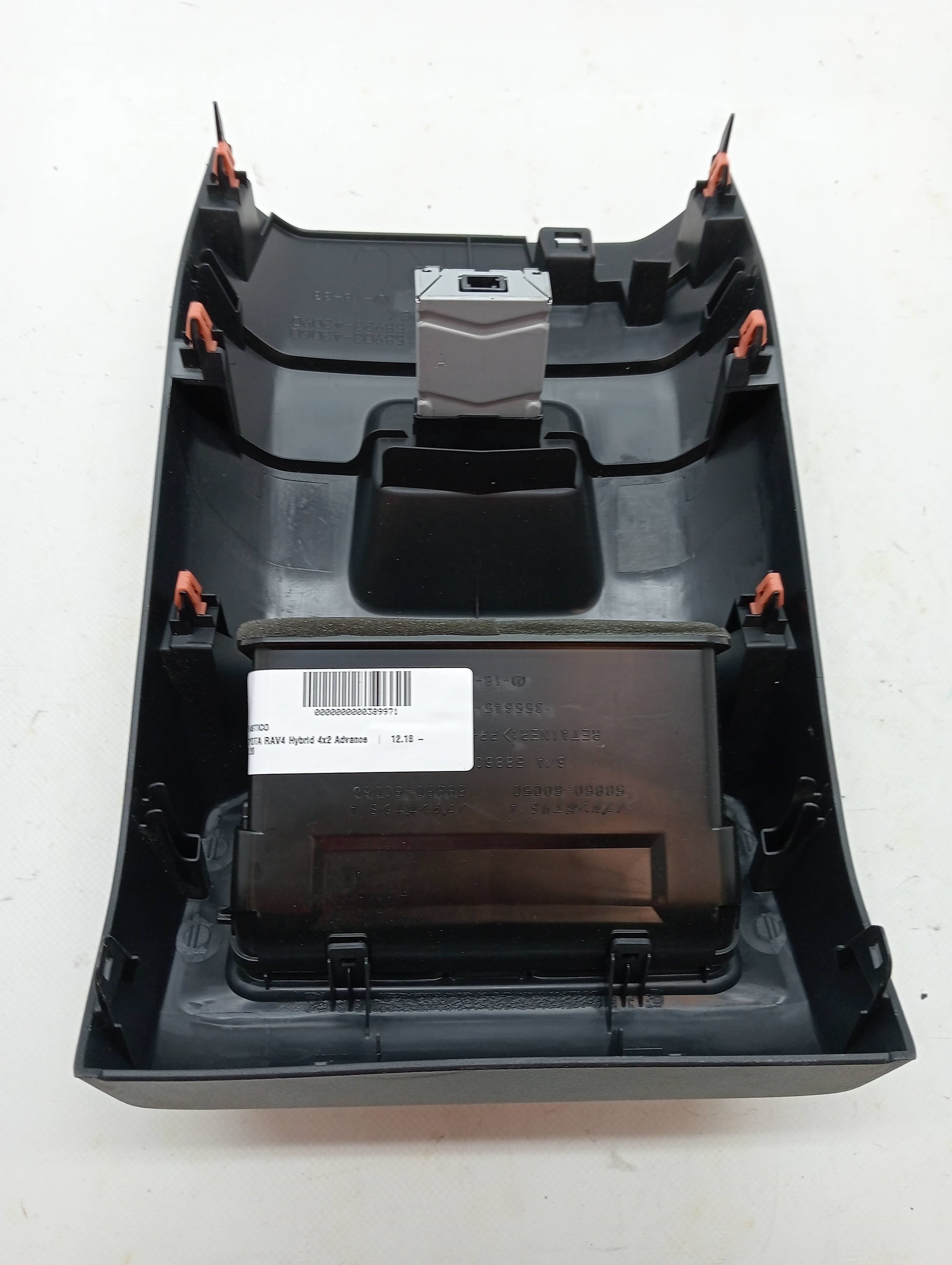 Plastico TOYOTA RAV4 3