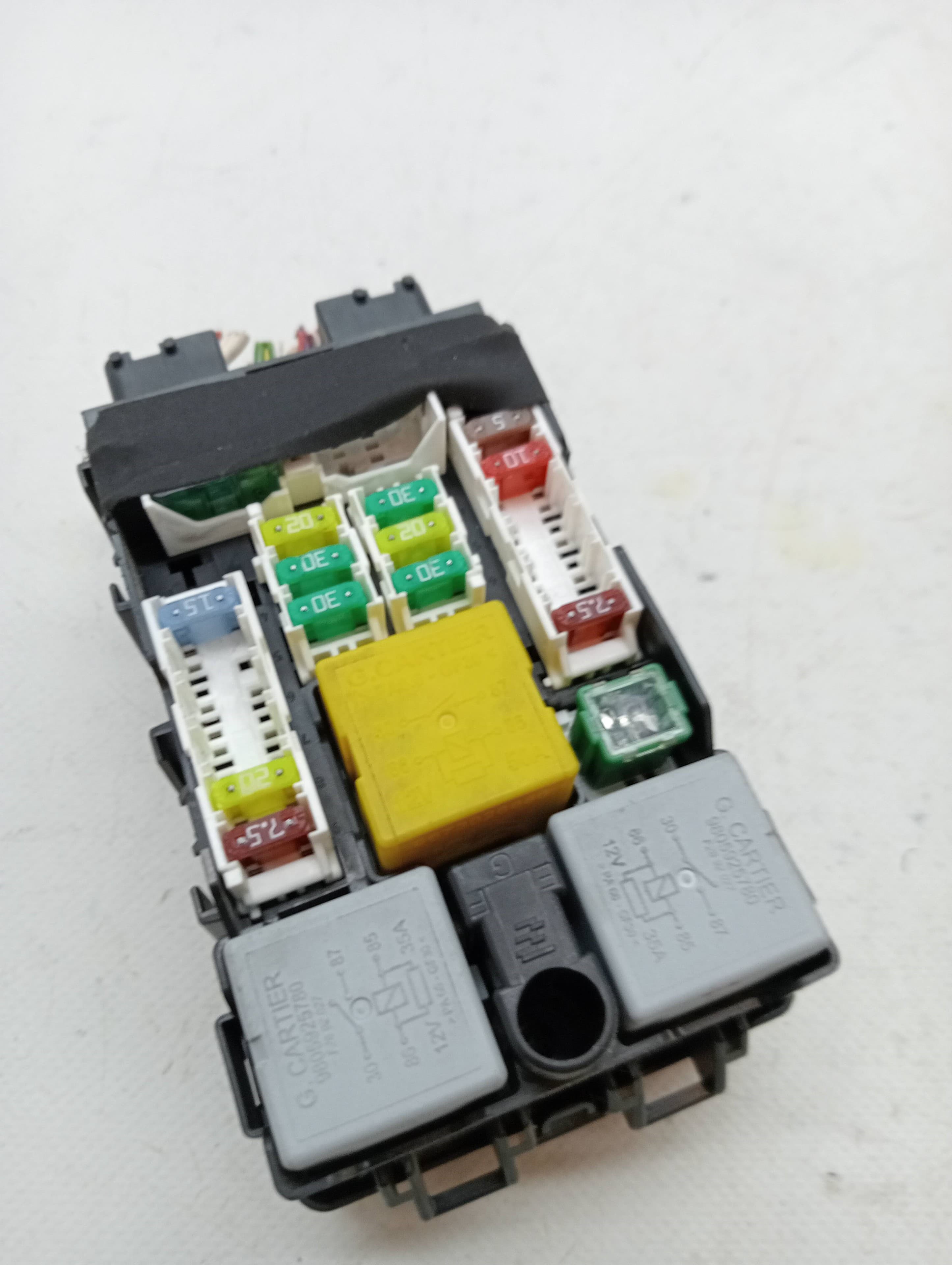 Caja reles / fusibles CITROEN C4 GRAND PICASSO 2