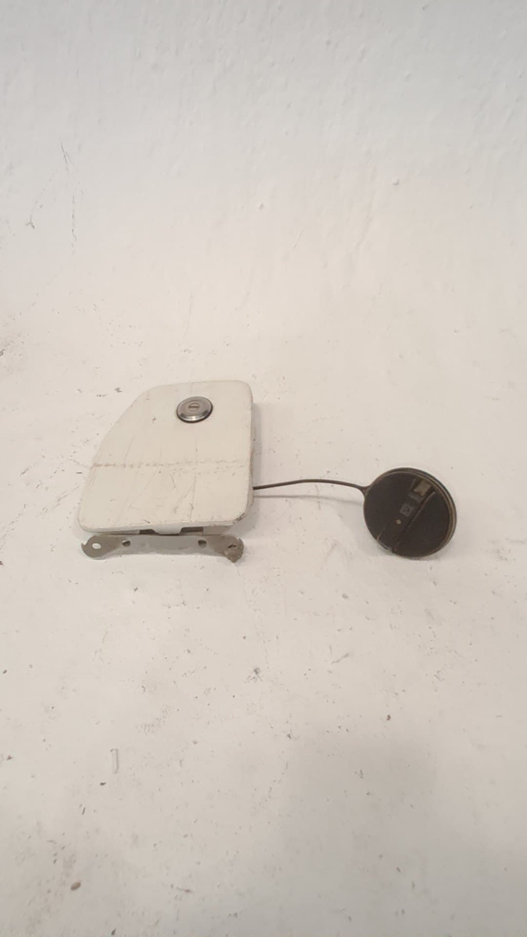 Tapa exterior combustible NISSAN NP300 PICKUP (D22)